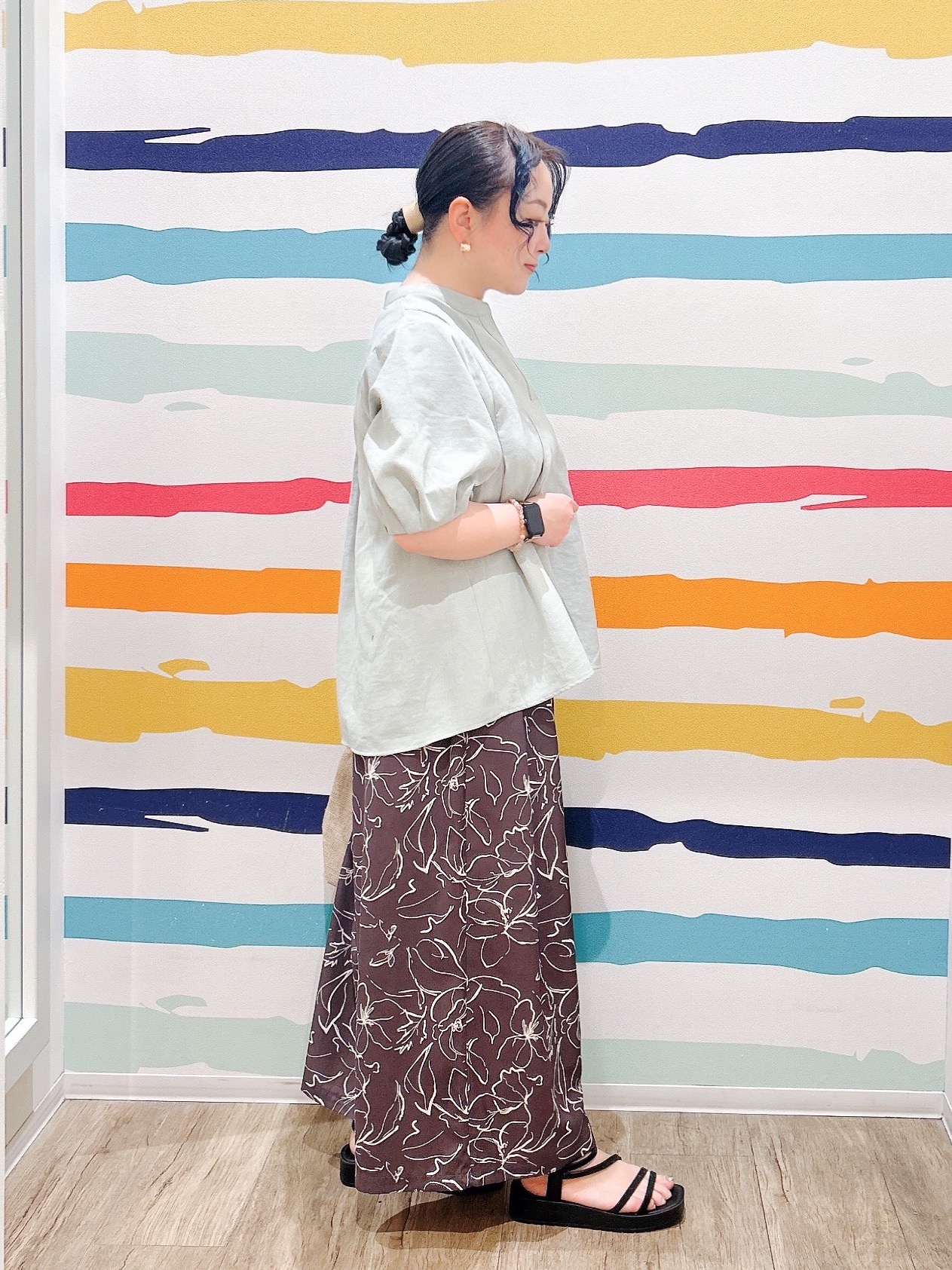 Peeさんの「SHOO･LA･RUE｜【高レビュー/洗濯後しわになりにくい/インせず着られる】自然に体型カバー 麻調ペプラムブラウス」を使ったコーディネート