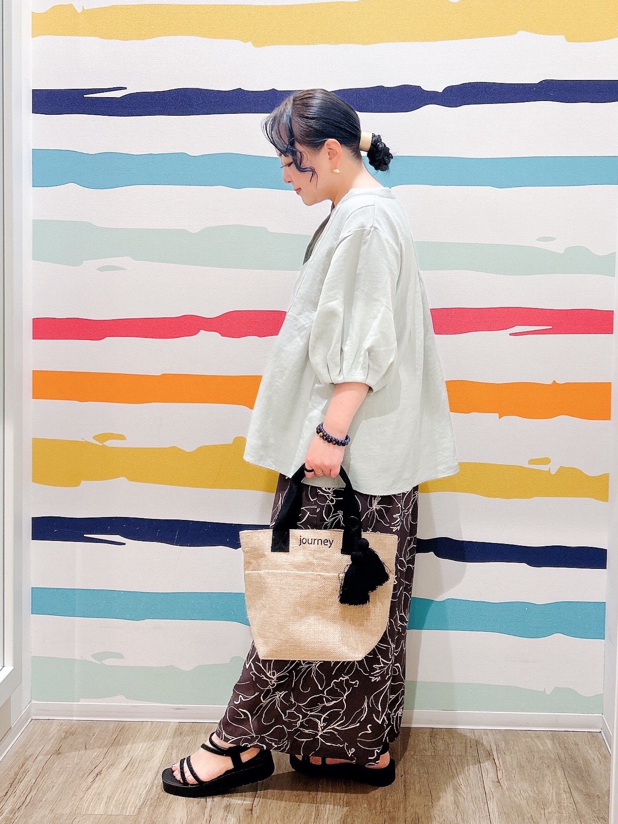 Peeさんの「SHOO･LA･RUE｜【高レビュー/洗濯後しわになりにくい/インせず着られる】自然に体型カバー 麻調ペプラムブラウス」を使ったコーディネート