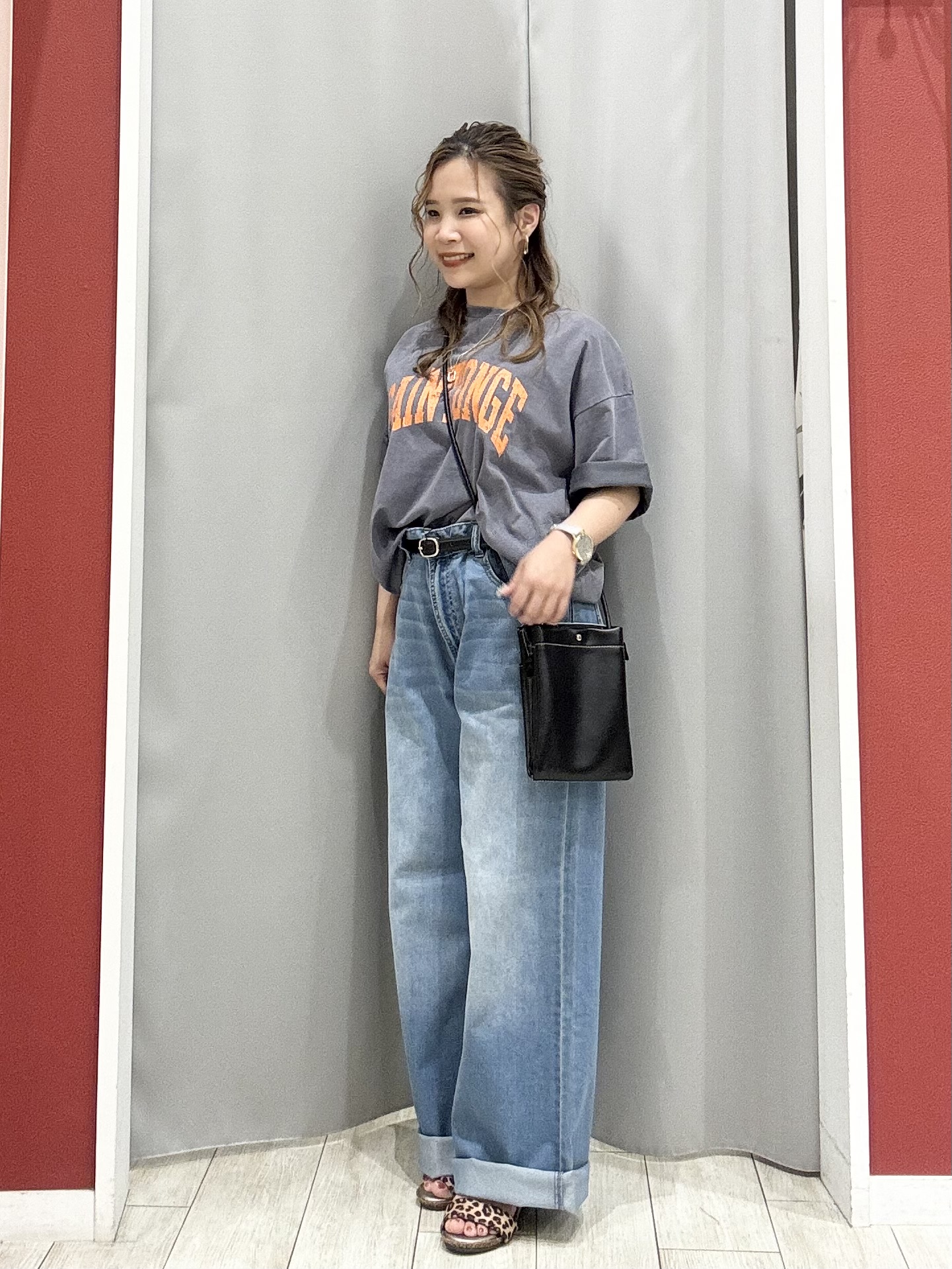 shioさんの「SHOO･LA･RUE｜【ひんやり/S-LL/洗濯機可】選べる3柄 ヴィンテージ風こなれアソートTシャツ」を使ったコーディネート