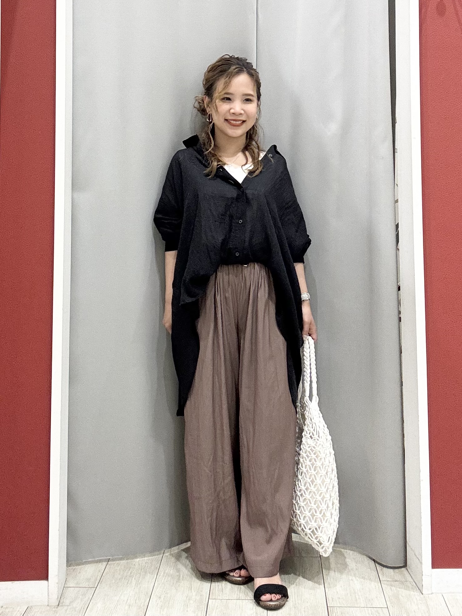 shioさんの「SHOO･LA･RUE｜【体型カバー】ふんわり質感 やわらかこなれシアーシャツ」を使ったコーディネート
