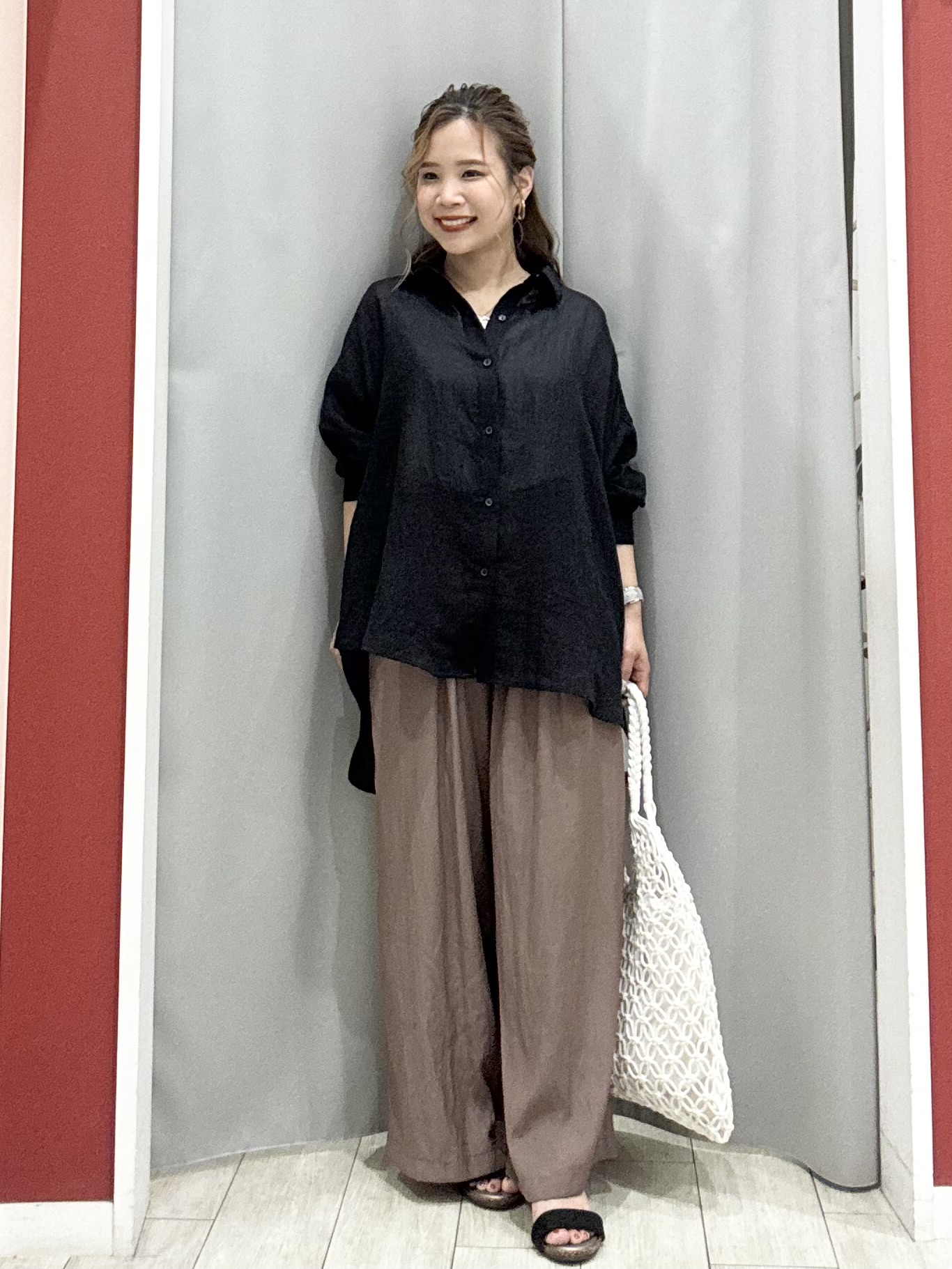 shioさんの「SHOO･LA･RUE｜【体型カバー】ふんわり質感 やわらかこなれシアーシャツ」を使ったコーディネート