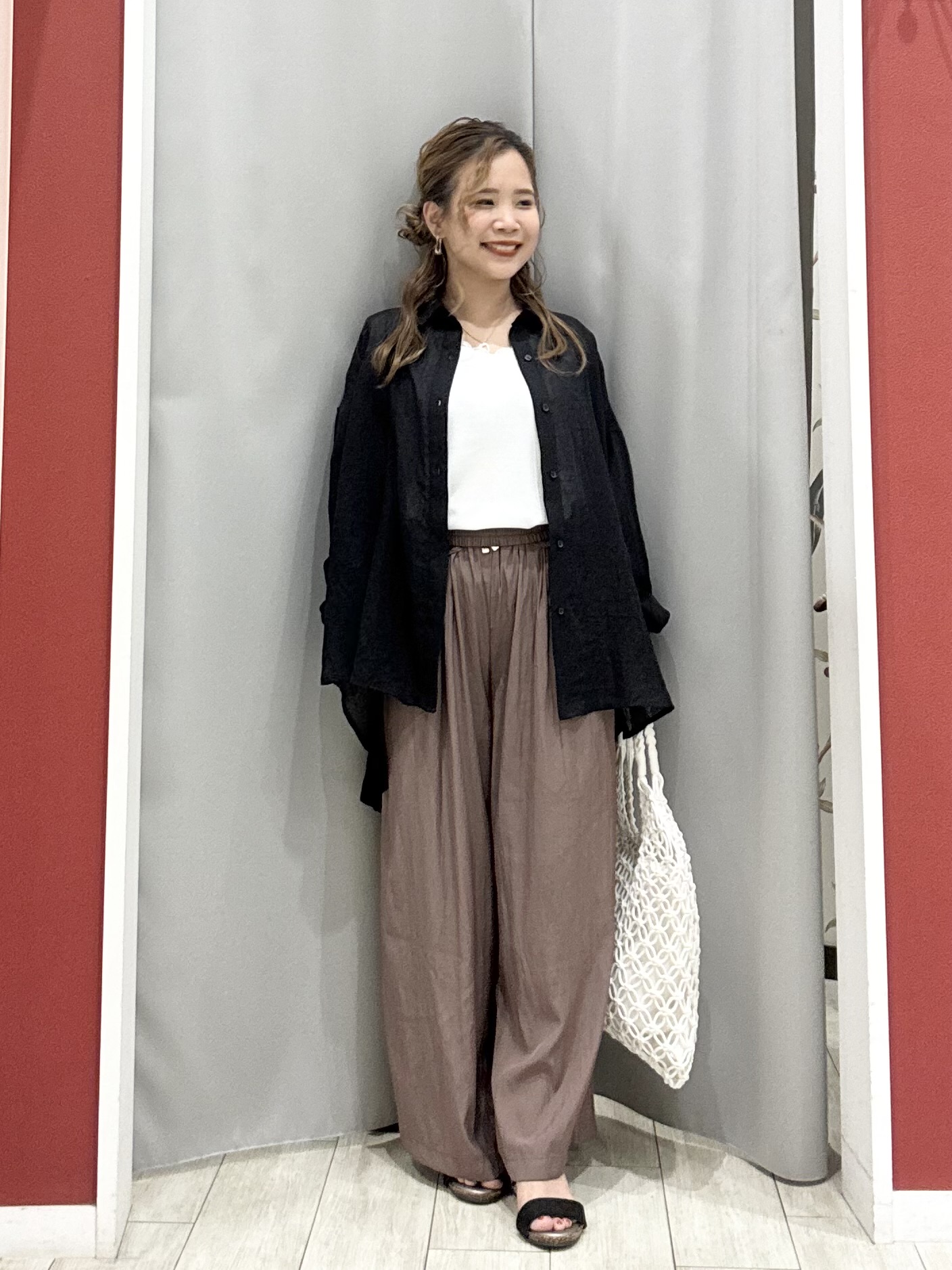 shioさんの「SHOO･LA･RUE｜【体型カバー】ふんわり質感 やわらかこなれシアーシャツ」を使ったコーディネート