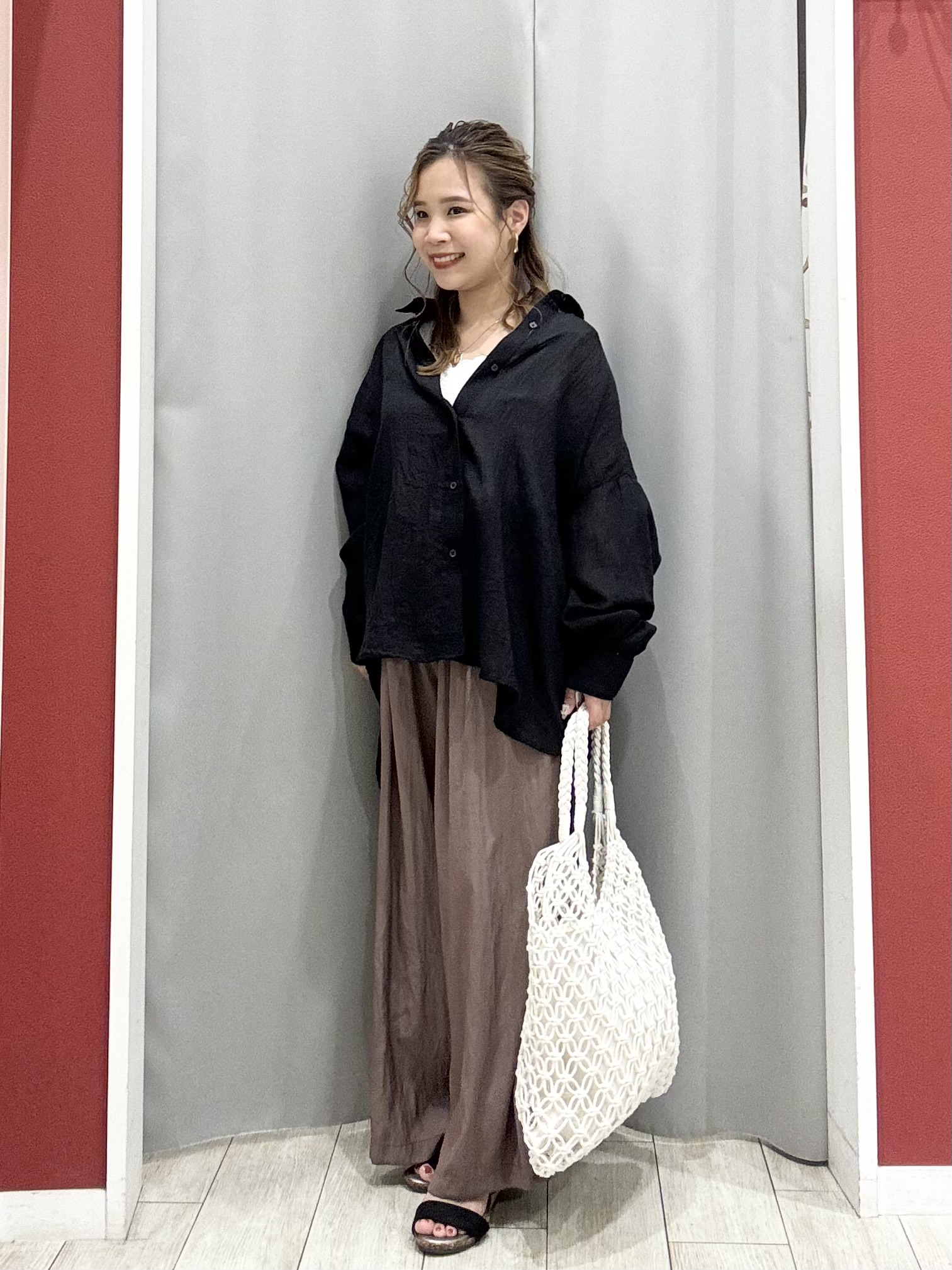 shioさんの「SHOO･LA･RUE｜【体型カバー】ふんわり質感 やわらかこなれシアーシャツ」を使ったコーディネート