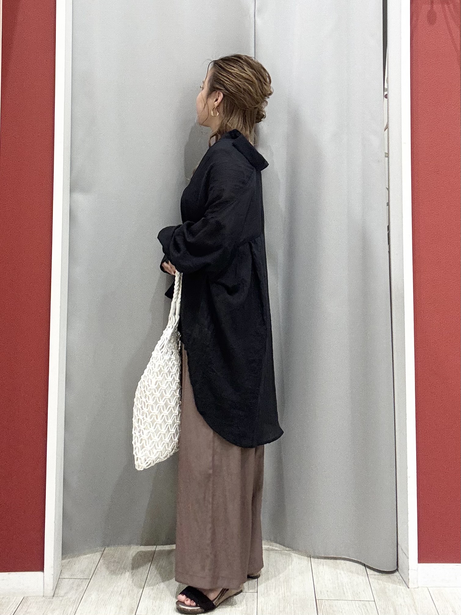 shioさんの「SHOO･LA･RUE｜【体型カバー】ふんわり質感 やわらかこなれシアーシャツ」を使ったコーディネート