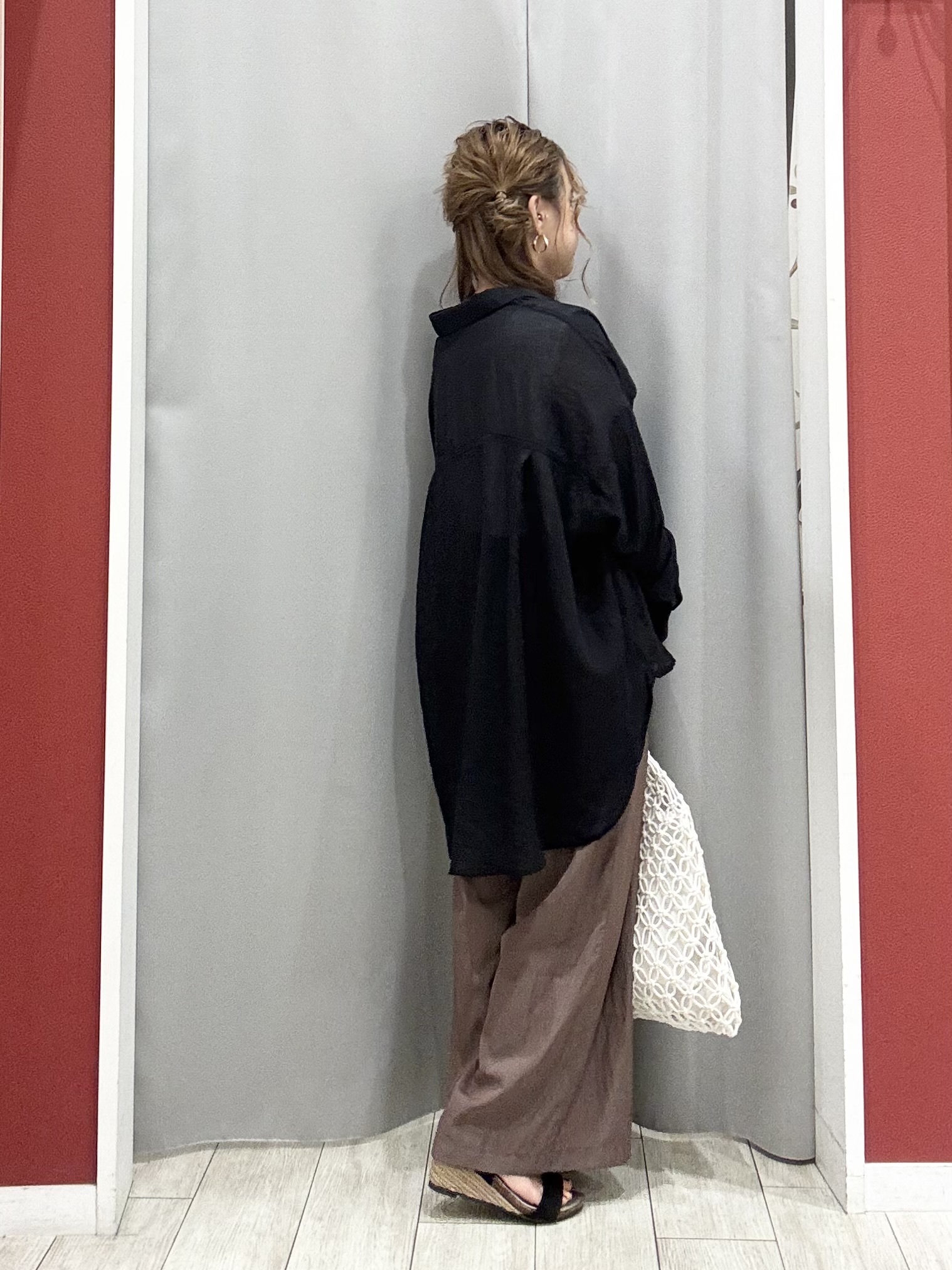 shioさんの「SHOO･LA･RUE｜【体型カバー】ふんわり質感 やわらかこなれシアーシャツ」を使ったコーディネート