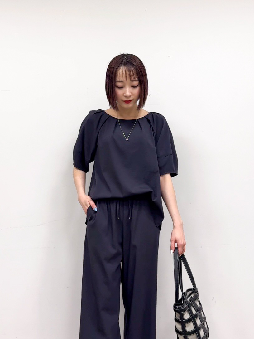 𝐜𝐡𝐢𝐤𝐚さんの「SHOO･LA･RUE｜【S-LL/洗濯機可/セットアップ可】軽凛(かろりん) ひんやりタックブラウス」を使ったコーディネート