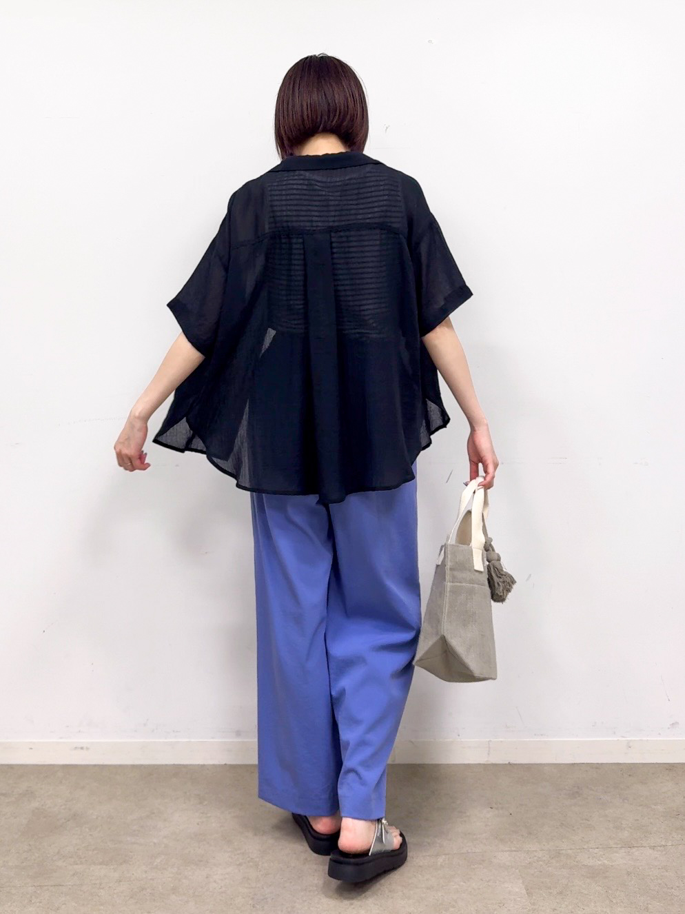𝐜𝐡𝐢𝐤𝐚さんの「SHOO･LA･RUE｜【S-LL】ナチュラルに決まる 半袖シアーシャツジャケット」を使ったコーディネート