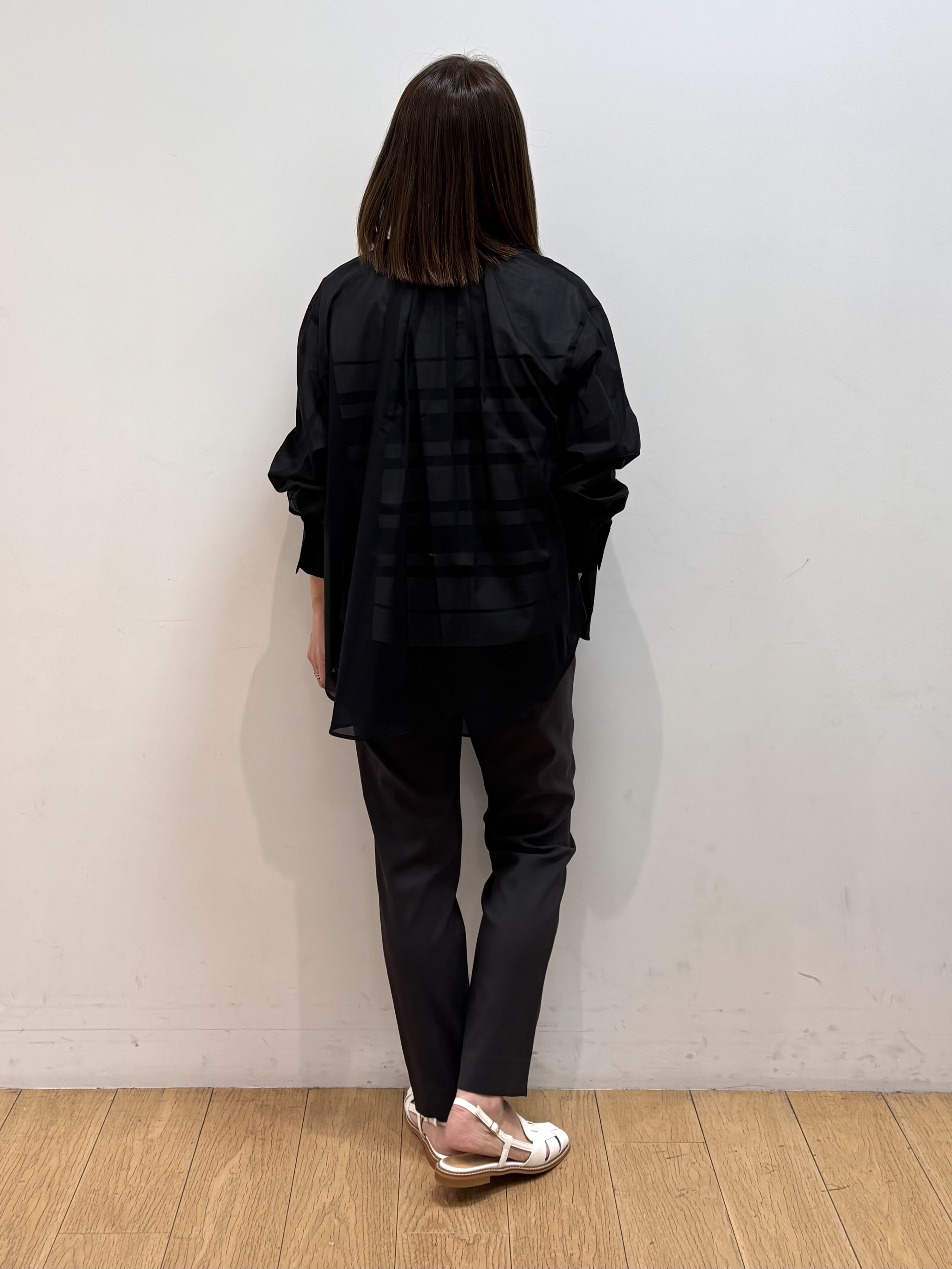 mikkoさんの「INDIVI｜【洗える／軽やか】無地＆ストライプ柄 切替タックブラウス」を使ったコーディネート
