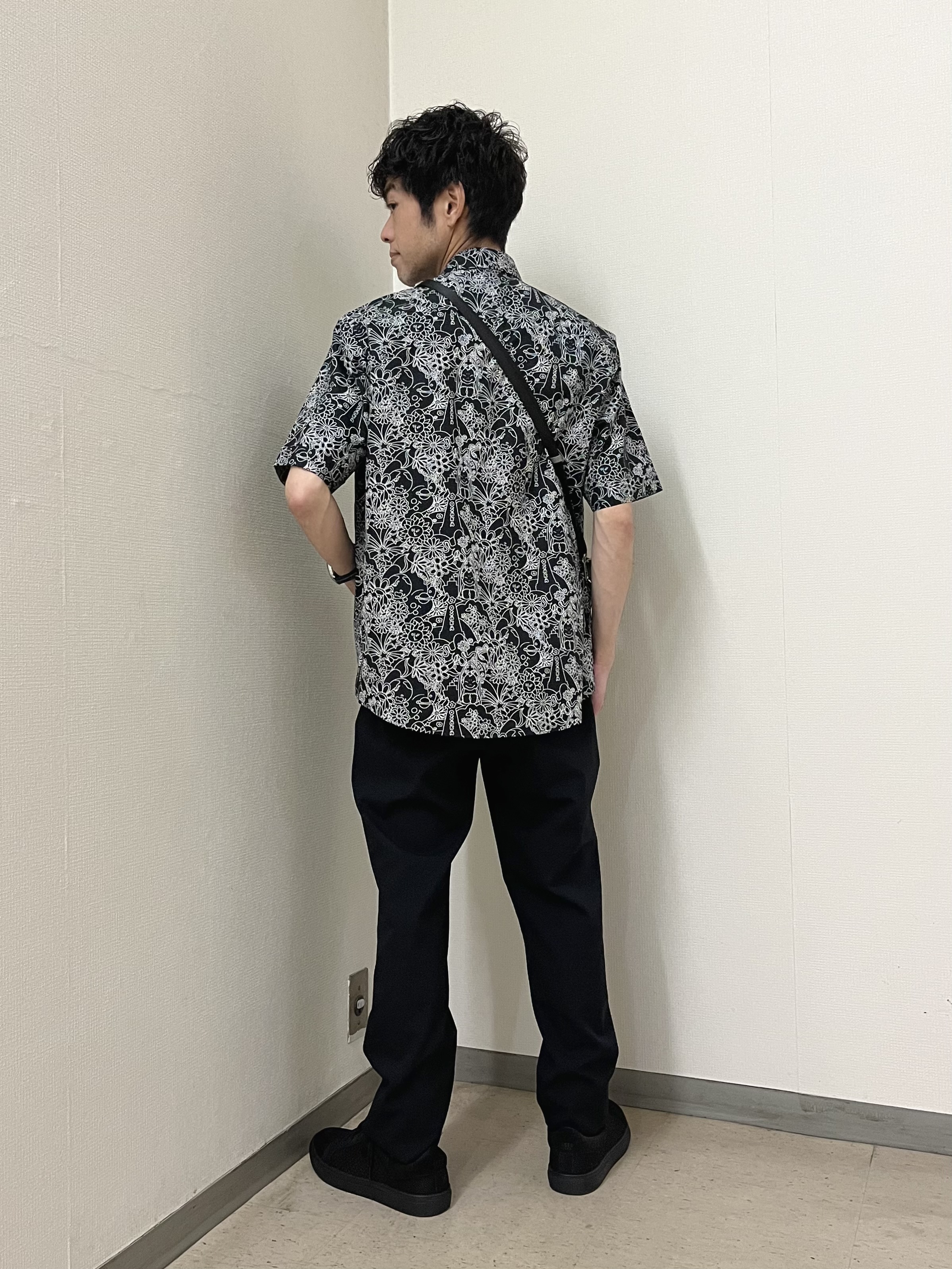URAさんの「TAKEO KIKUCHI｜【BOWLER HAT LABEL】ビリケンさんプリント 半袖シャツ」を使ったコーディネート