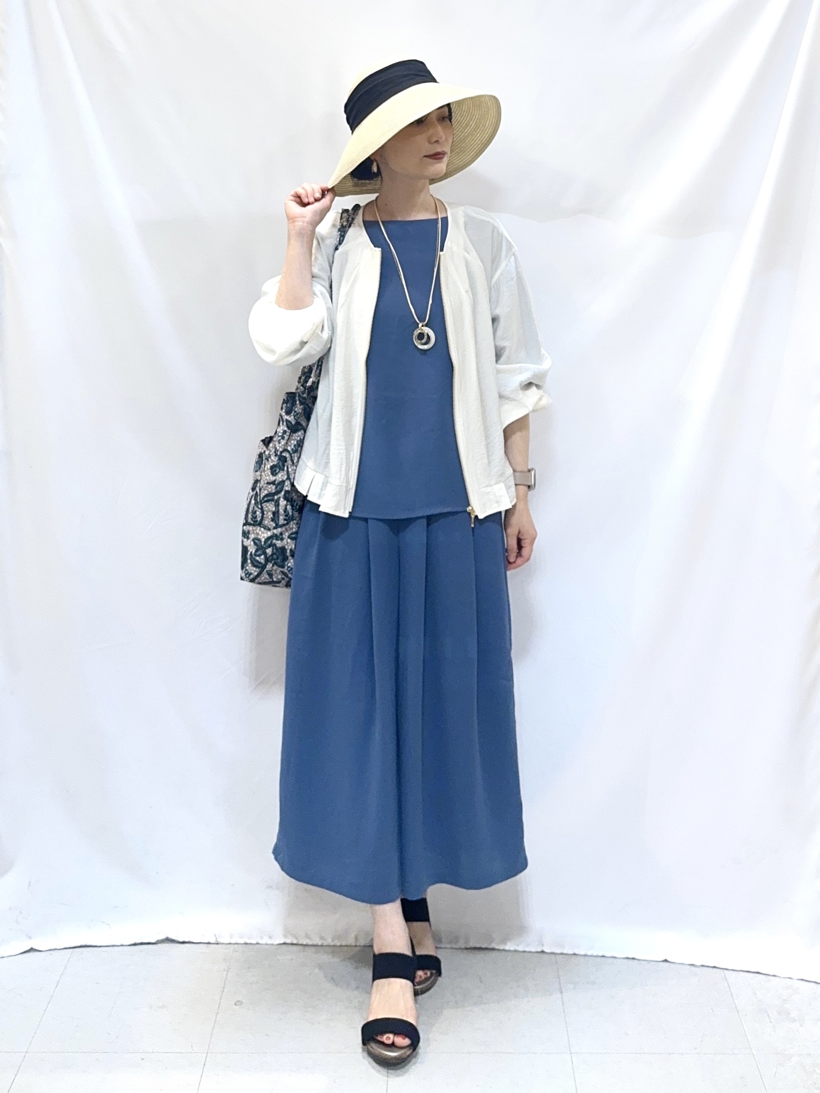 𝐇𝐢𝐫𝐨𝐦𝐢さんの「SHOO･LA･RUE｜【洗濯機可/UV/S-LL】程よい透け感 ノーカラーシアーブルゾン」を使ったコーディネート