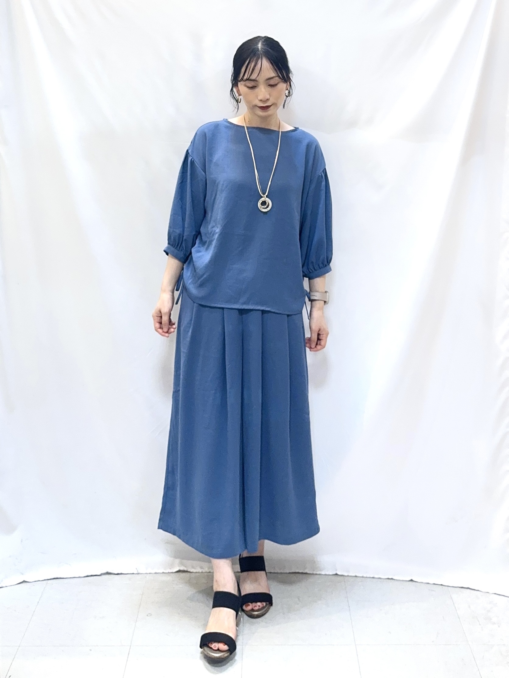 𝐇𝐢𝐫𝐨𝐦𝐢さんの「SHOO･LA･RUE｜【洗濯機可/UV/S-LL】程よい透け感 ノーカラーシアーブルゾン」を使ったコーディネート