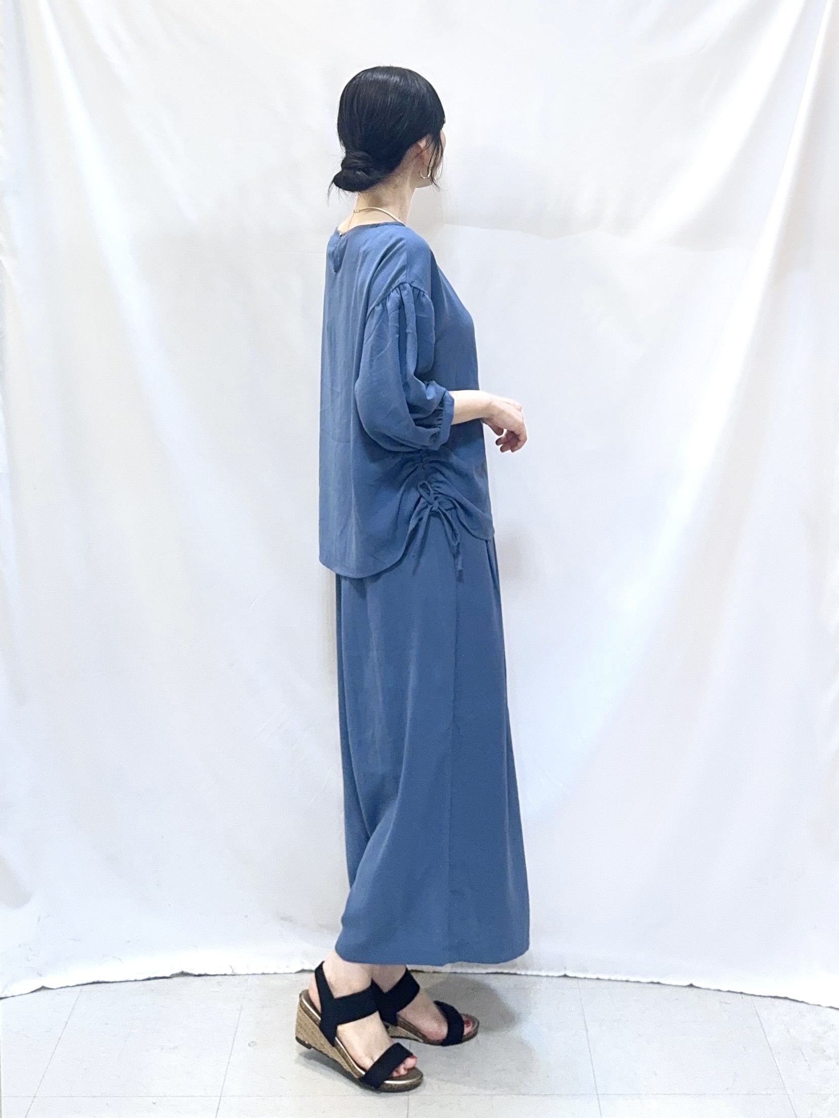 𝐇𝐢𝐫𝐨𝐦𝐢さんの「SHOO･LA･RUE｜【洗濯機可/UV/S-LL】程よい透け感 ノーカラーシアーブルゾン」を使ったコーディネート
