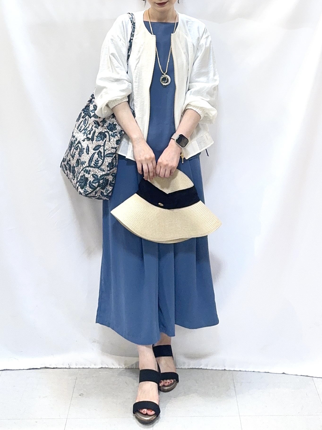 𝐇𝐢𝐫𝐨𝐦𝐢さんの「SHOO･LA･RUE｜【洗濯機可/UV/S-LL】程よい透け感 ノーカラーシアーブルゾン」を使ったコーディネート
