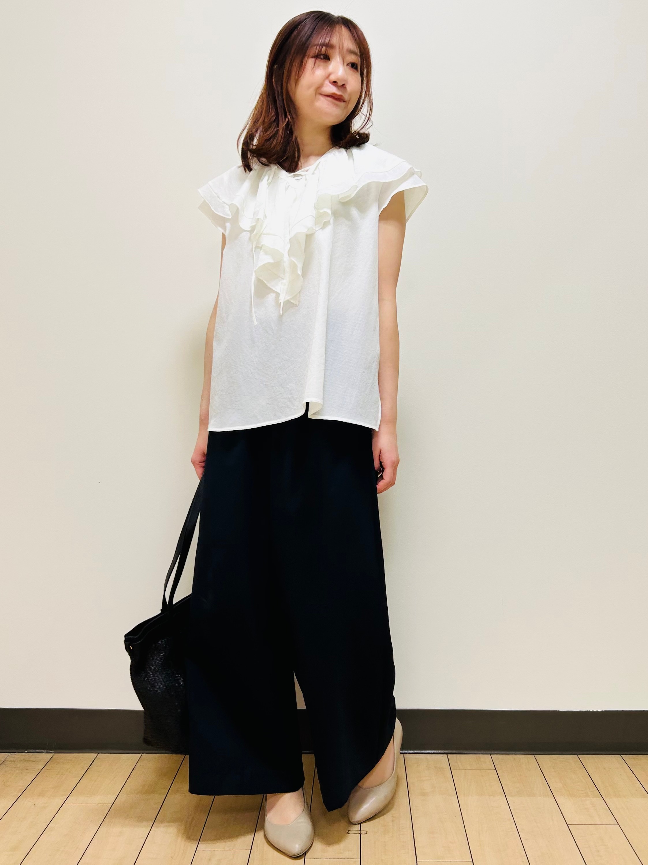 miiiさんの「Reflect｜【通気性あり／涼しい／マシンウォッシャブル】フリルブラウス」を使ったコーディネート