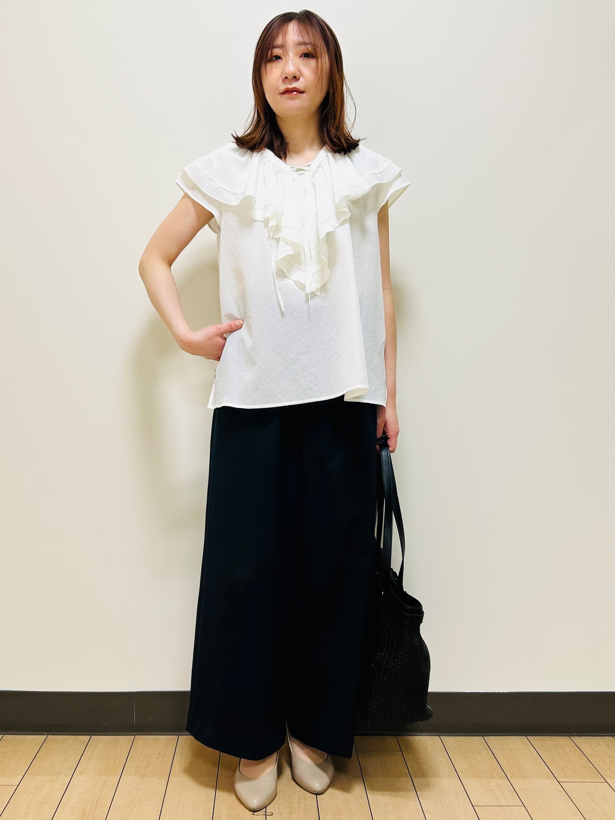 miiiさんの「Reflect｜【通気性あり／涼しい／マシンウォッシャブル】フリルブラウス」を使ったコーディネート