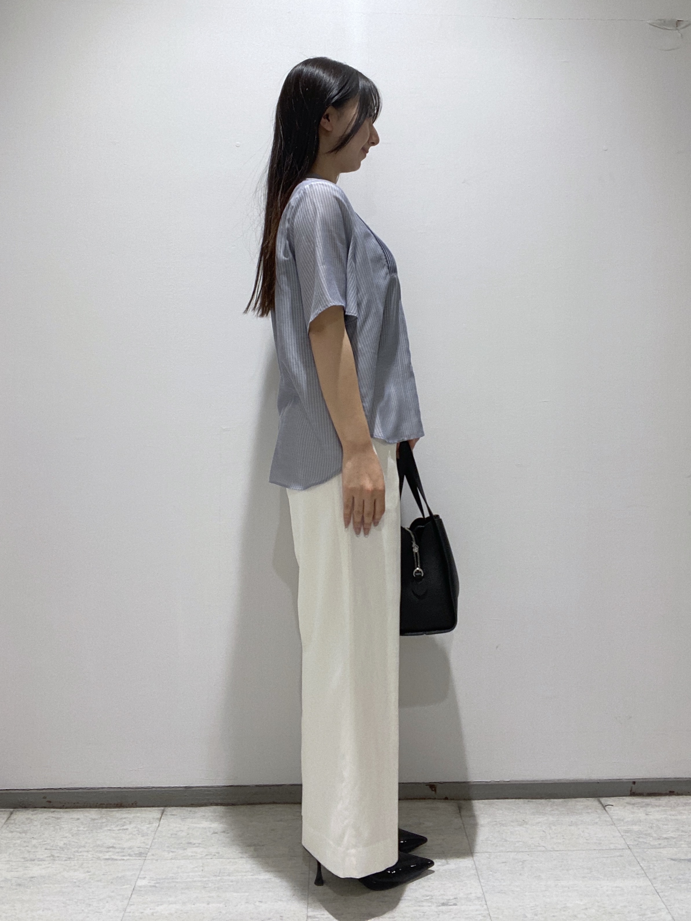 meiさんの「INDIVI｜【接触冷感/洗える】シアーシャンブレーピンタックブラウス」を使ったコーディネート