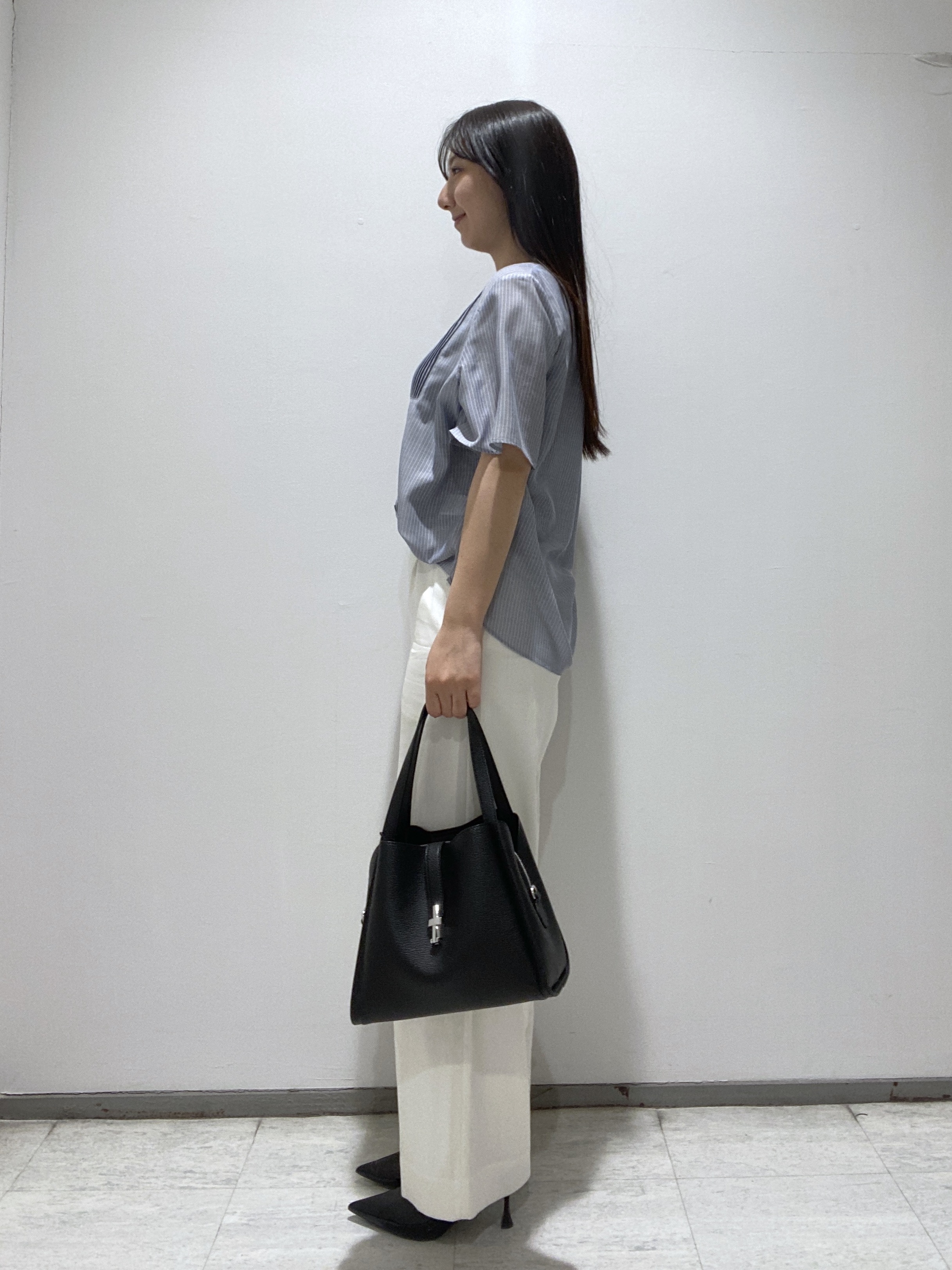meiさんの「INDIVI｜【接触冷感/洗える】シアーシャンブレーピンタックブラウス」を使ったコーディネート