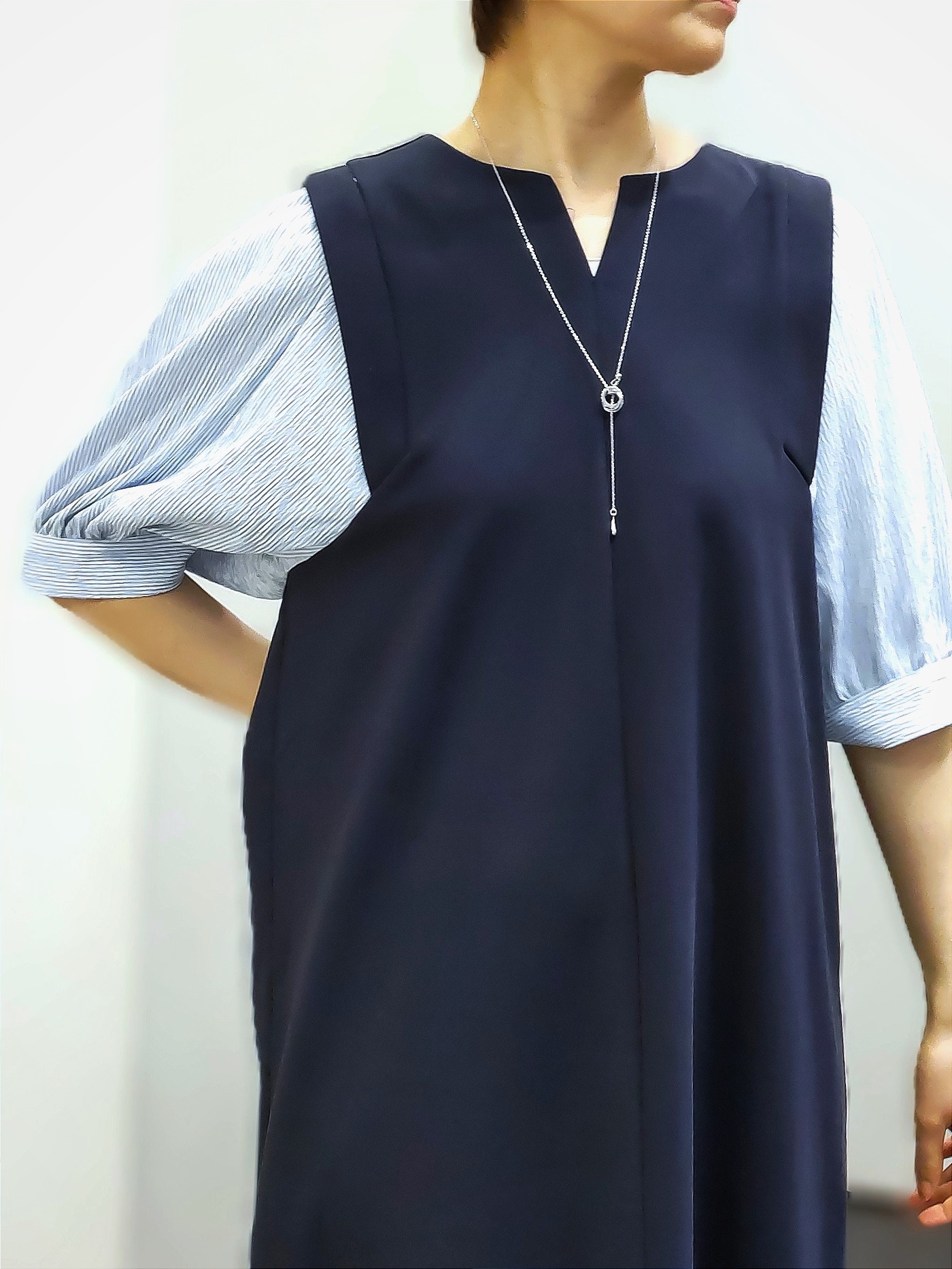 やまちゃんさんの「grove｜高評価！【体型カバー/洗える】袖布帛ポンチワンピース」を使ったコーディネート