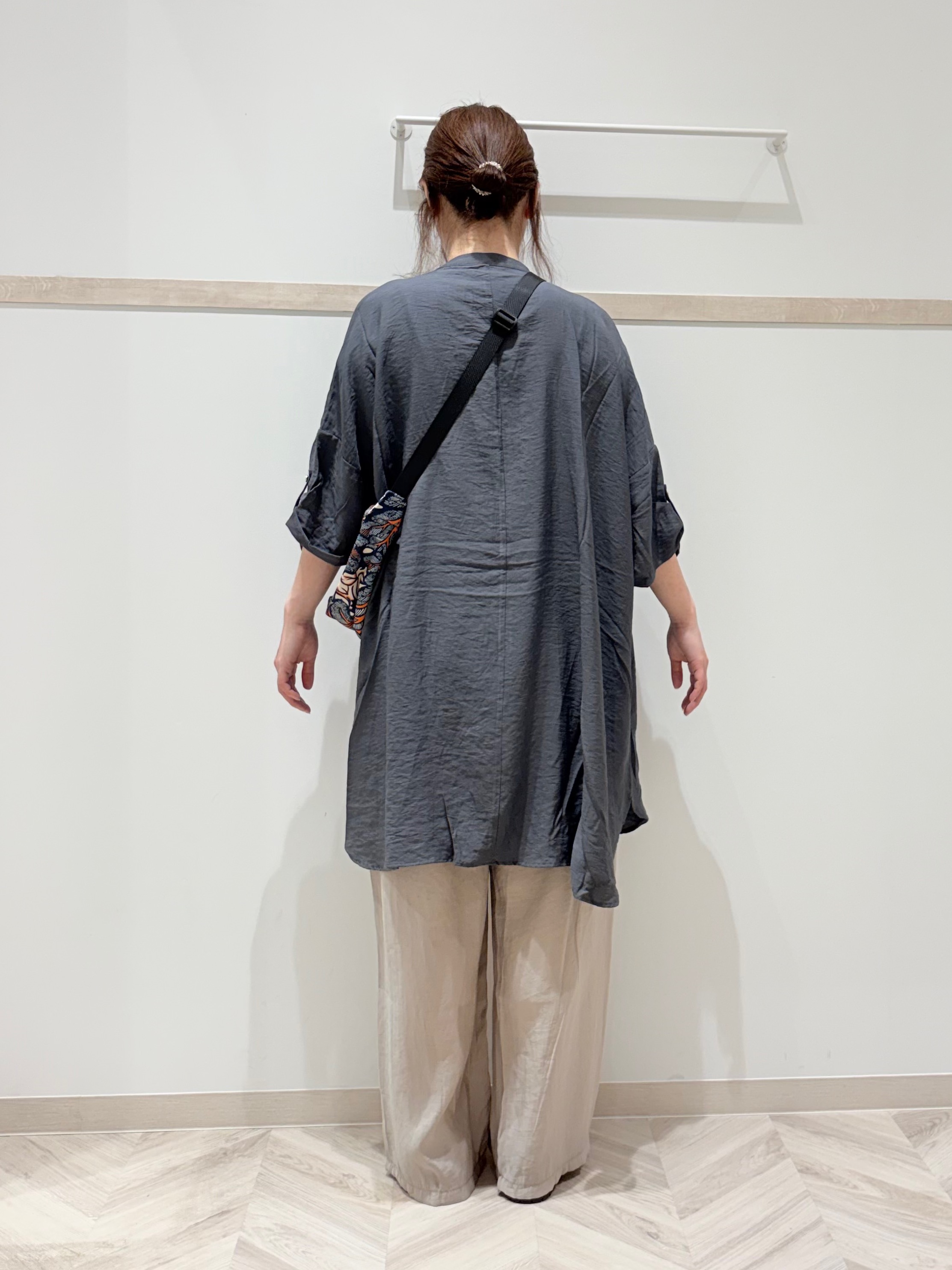c_h_i_k_aさんの「SHOO･LA･RUE｜【ひんやり/S-LL/洗濯機可】体型カバー叶える 大人のゆるドルマンチュニック」を使ったコーディネート