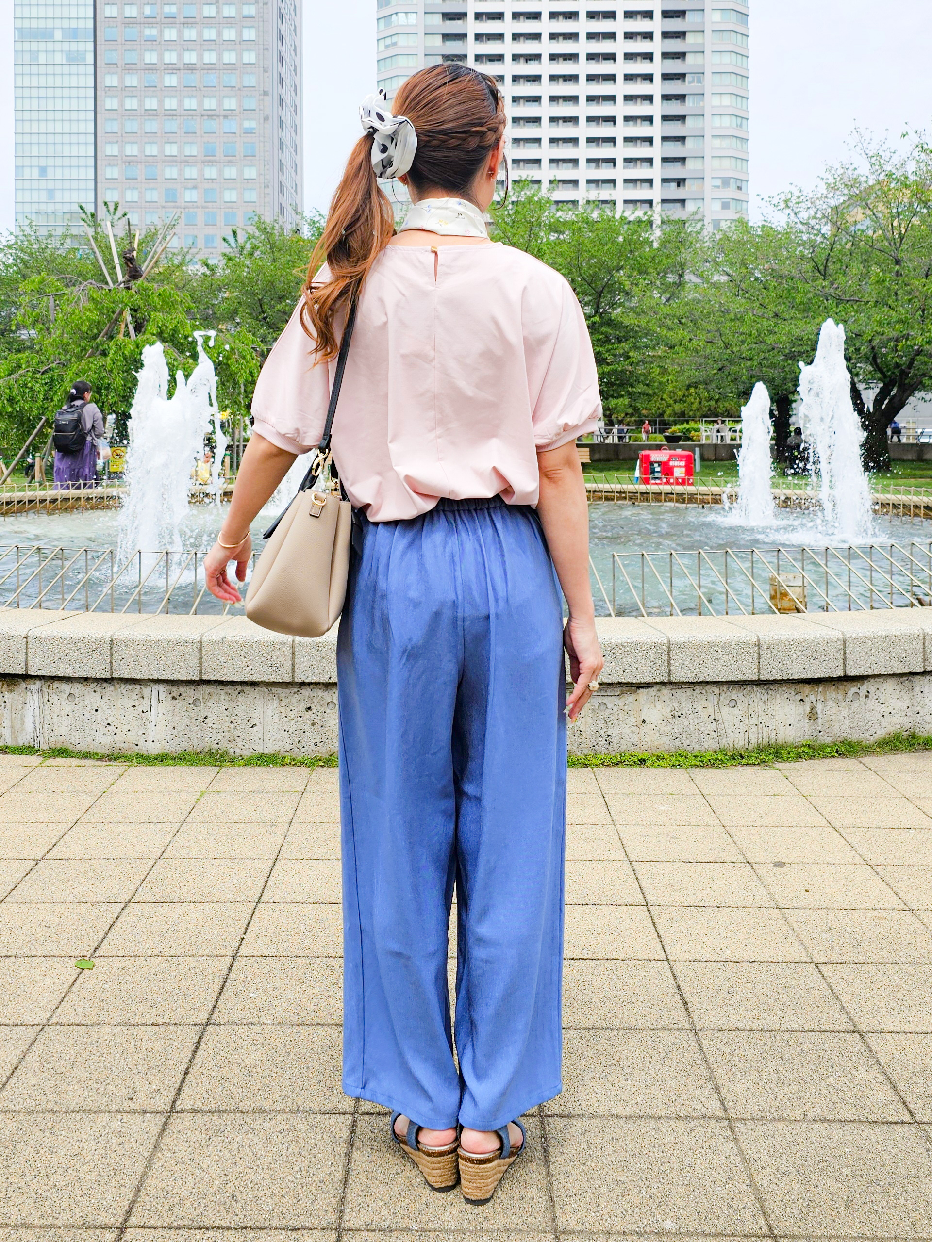 ゆゆさんの「SHOO･LA･RUE｜【ひんやり/洗濯後しわになりにくい】インせず着られる さらっとタッチのドルマンブラウス」を使ったコーディネート