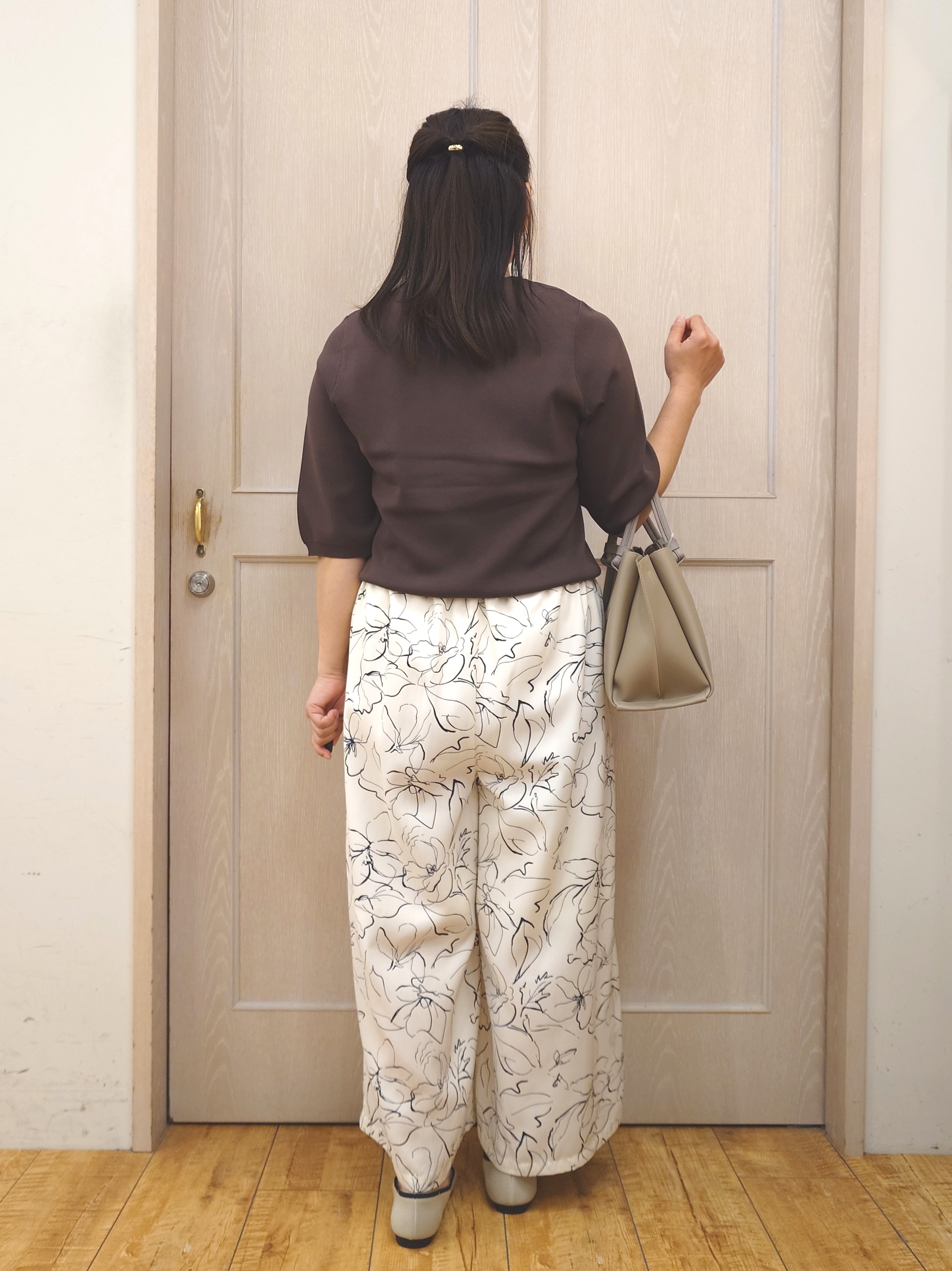 とろろさんの「SHOO･LA･RUE｜【毎日洗える/S-LL/ひんやり/UV】上半身すっきり 二の腕見せない5分袖ニット」を使ったコーディネート
