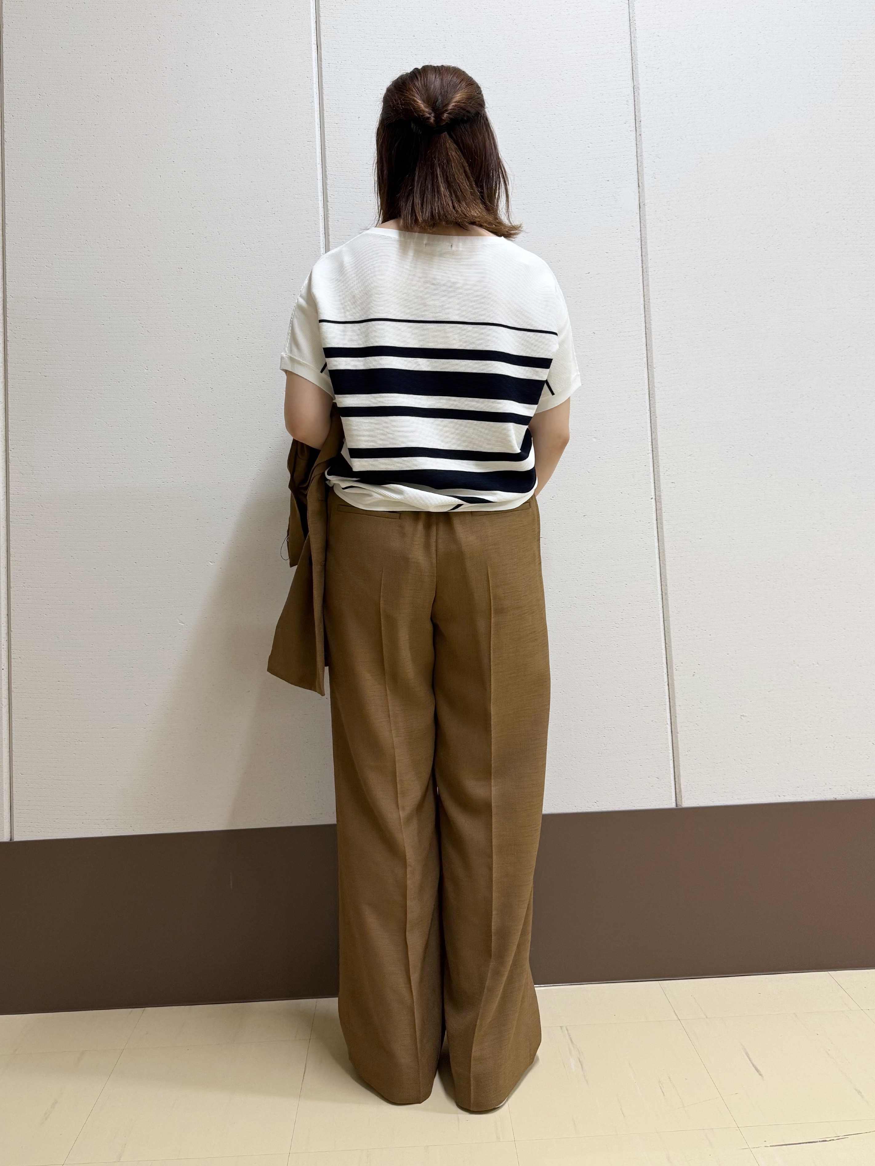 Rikoさんの「INDIVI｜【洗える】ガーター編みVネックニットT」を使ったコーディネート
