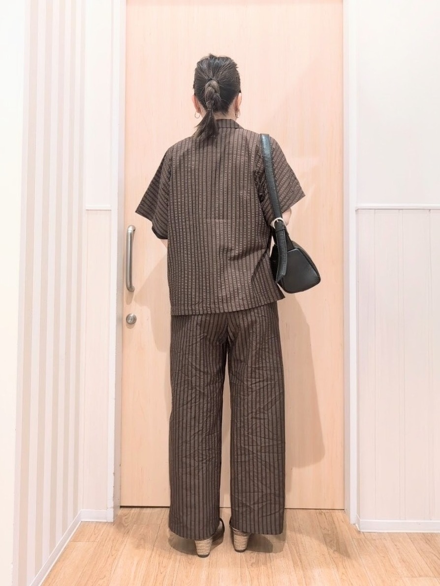 あさんの「SHOO･LA･RUE｜【ひんやり/吸水速乾/セットアップ可】羽織るだけで主役になる サッカーストライプシャツジャケット」を使ったコーディネート