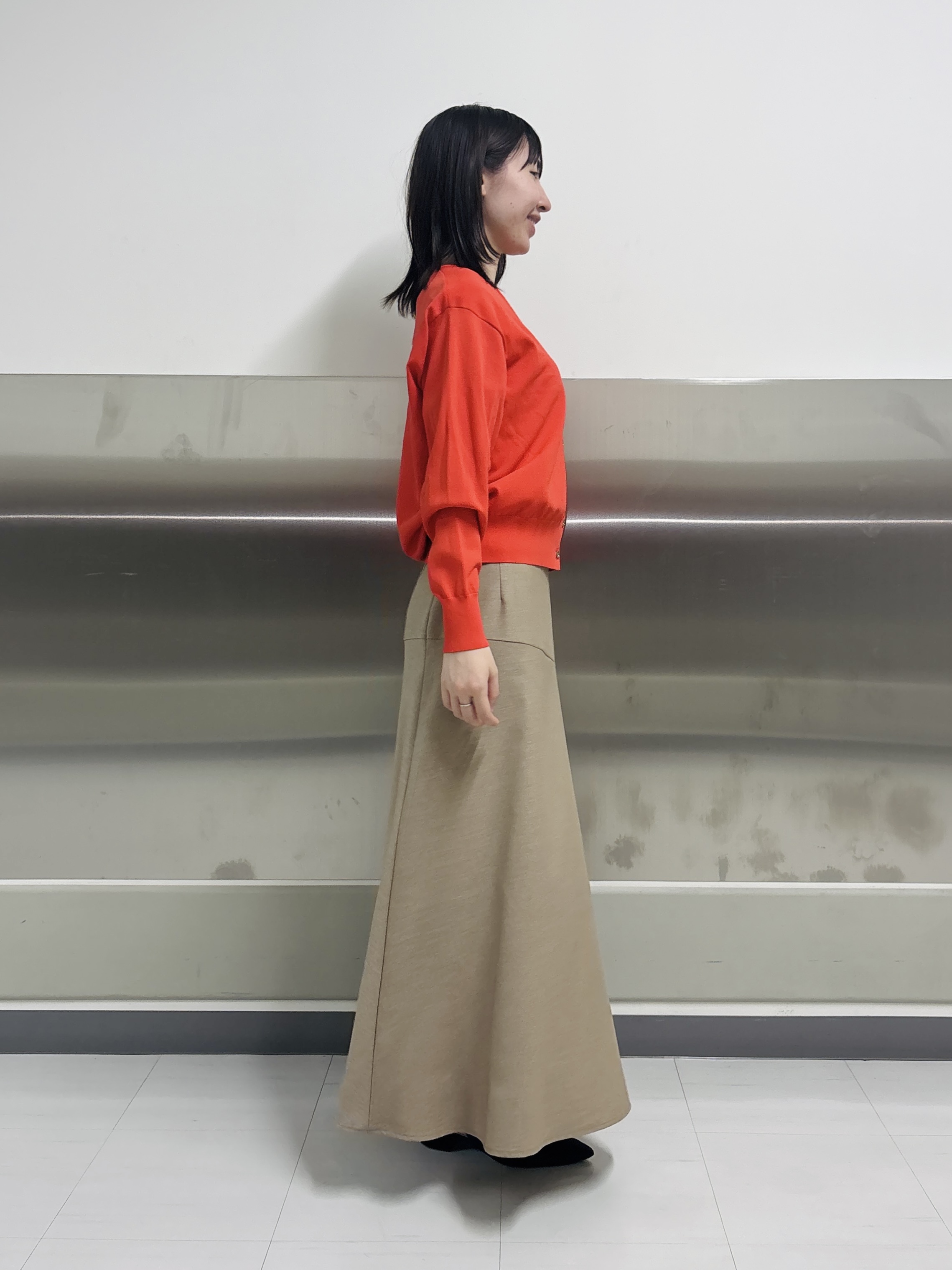 Yoshimiさんの「INDIVI｜【洗える／UVケア／すっきり見え】ナローフレアスカート」を使ったコーディネート