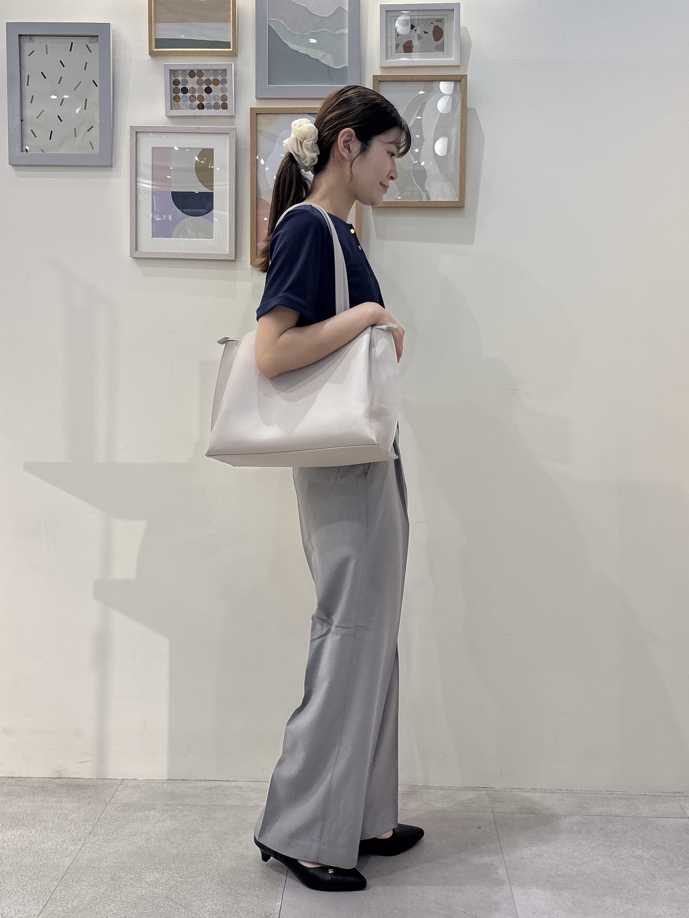 Rikaさんの「SHOO･LA･RUE｜【洗濯後しわになりにくい/UV/S-LL】Tシャツ感覚できれい見え ひんやりタックTブラウス」を使ったコーディネート