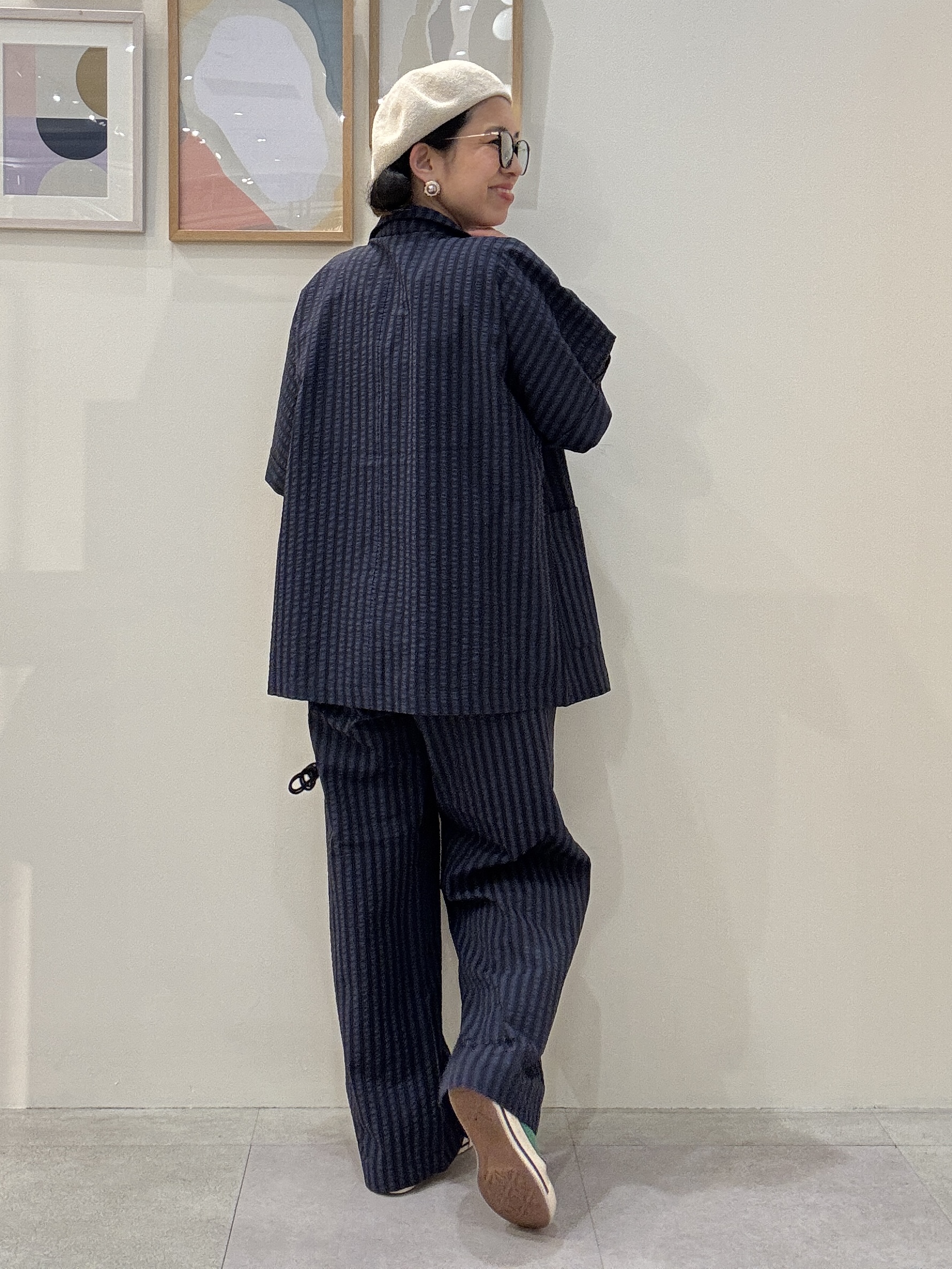 たけぴさんの「SHOO･LA･RUE｜【ひんやり/吸水速乾/セットアップ可】羽織るだけで主役になる サッカーストライプシャツジャケット」を使ったコーディネート