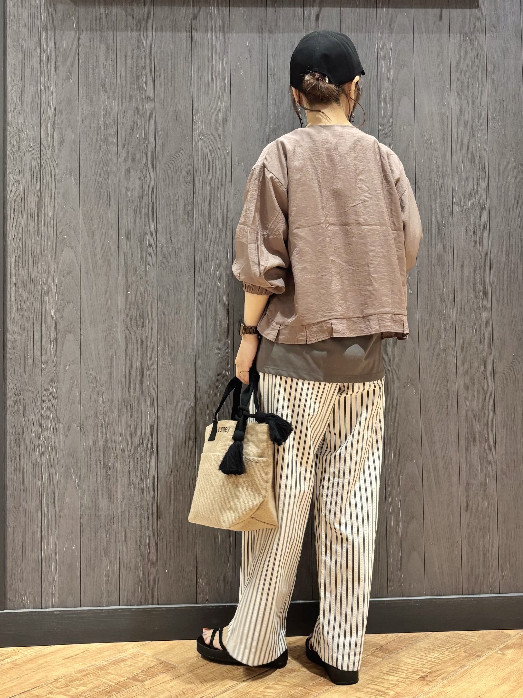 meiさんの「SHOO･LA･RUE｜【洗濯機可/UV/S-LL】程よい透け感 ノーカラーシアーブルゾン」を使ったコーディネート