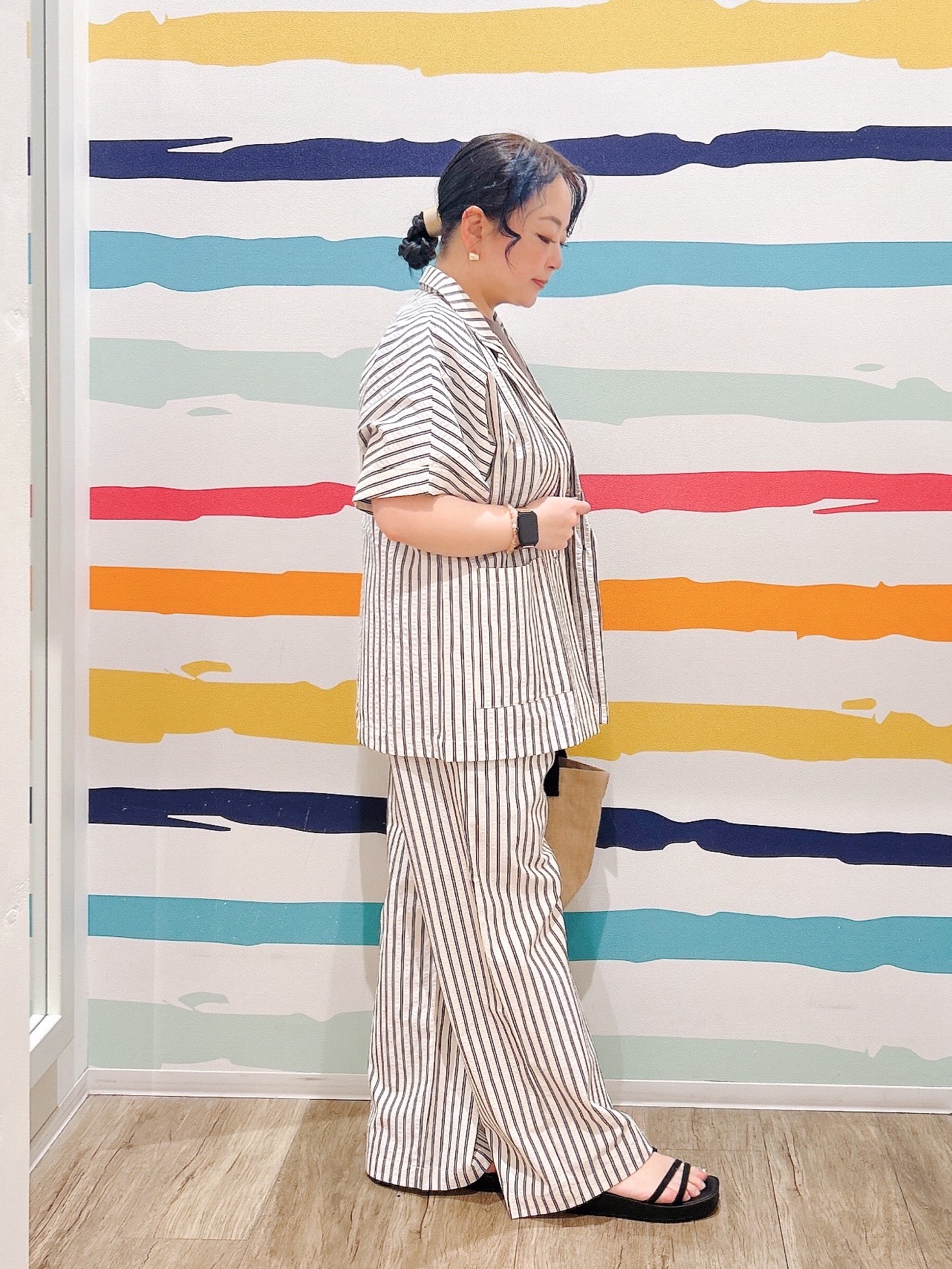 Peeさんの「SHOO･LA･RUE｜【ひんやり/吸水速乾/セットアップ可】羽織るだけで主役になる サッカーストライプシャツジャケット」を使ったコーディネート