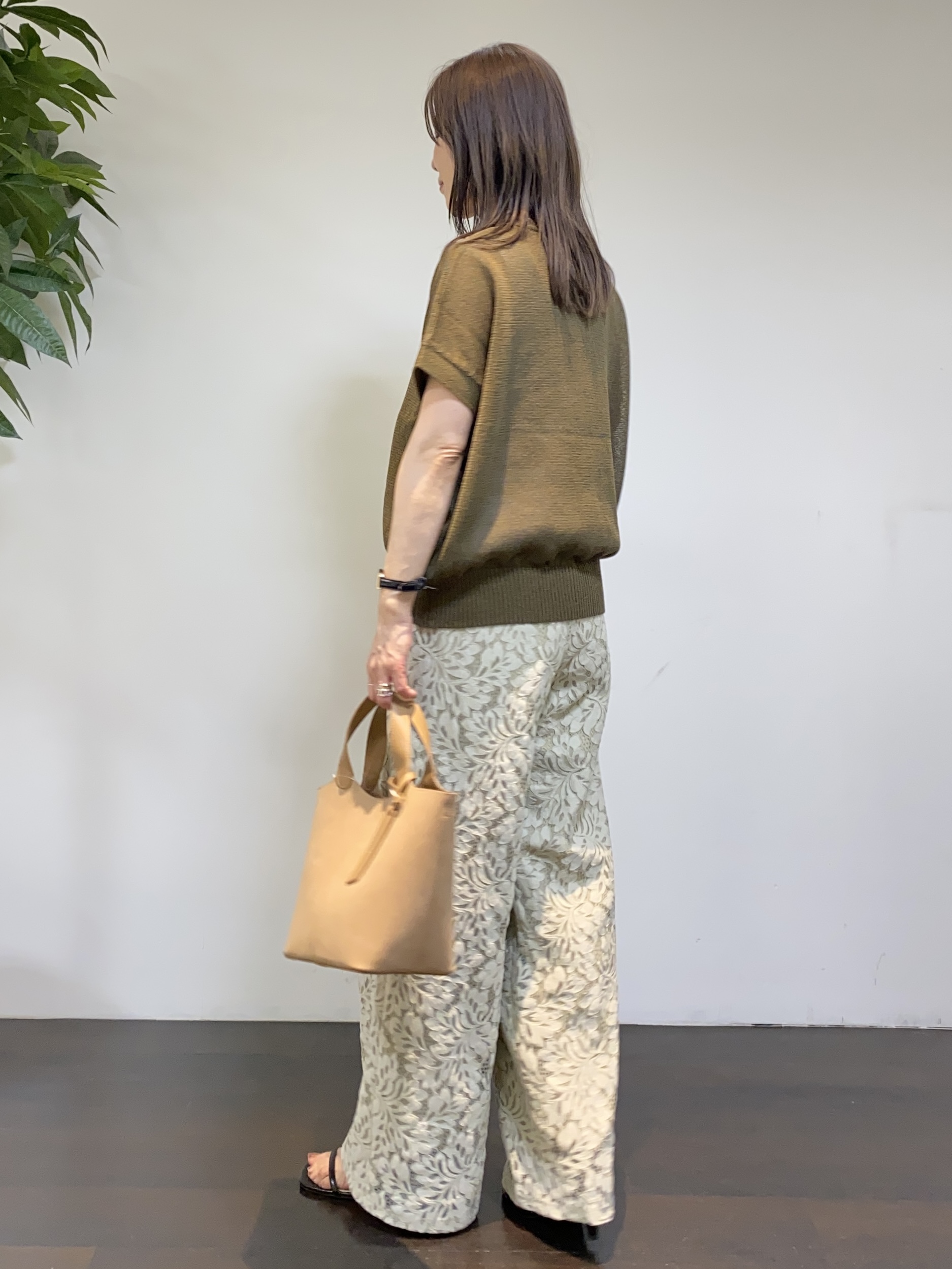tomoさんの「UNTITLED｜【洗える/清涼感】ドライタッチスリーブレスカーディガン」を使ったコーディネート