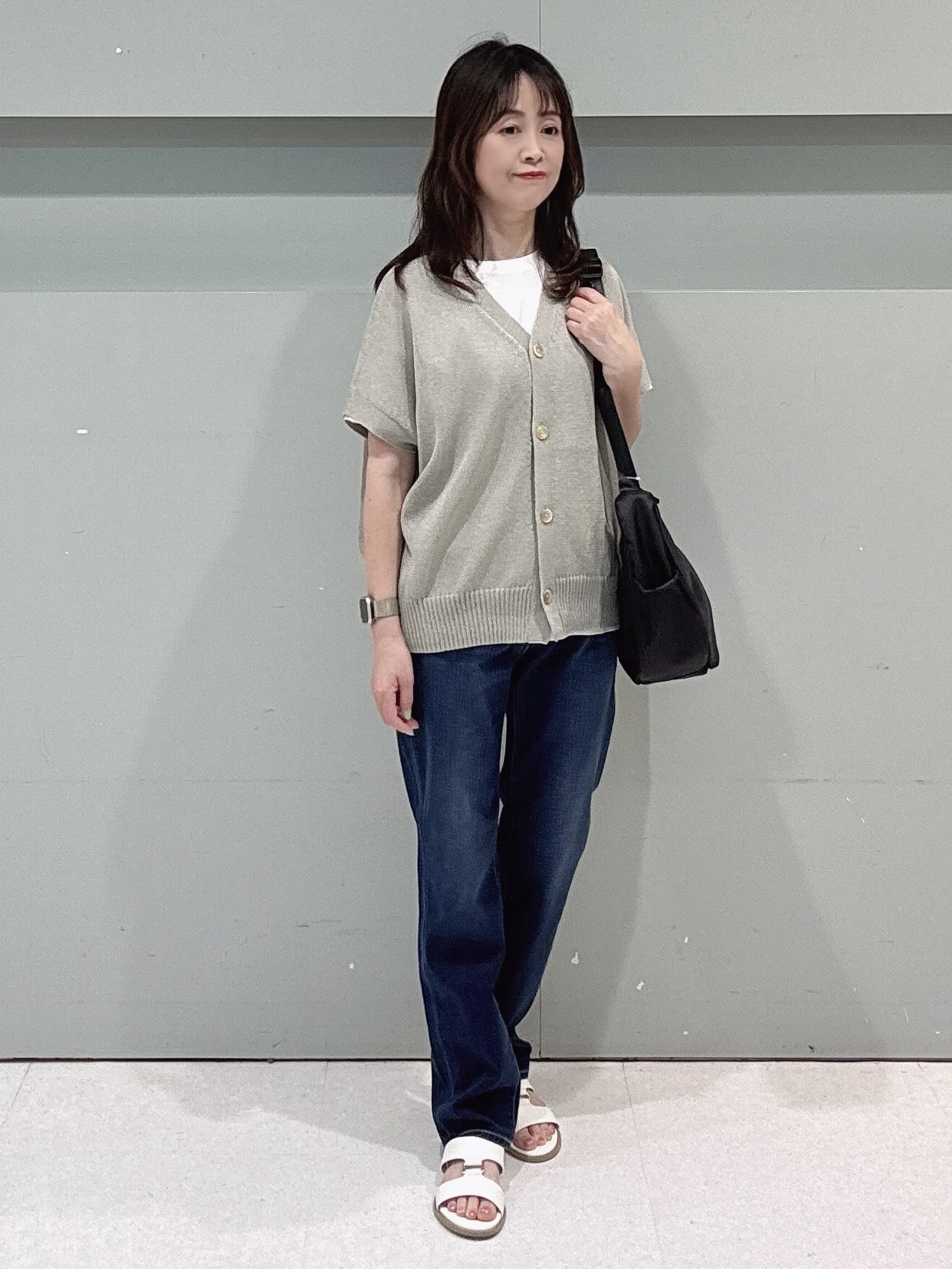 makiさんの「UNTITLED｜【洗える/清涼感】ドライタッチスリーブレスカーディガン」を使ったコーディネート