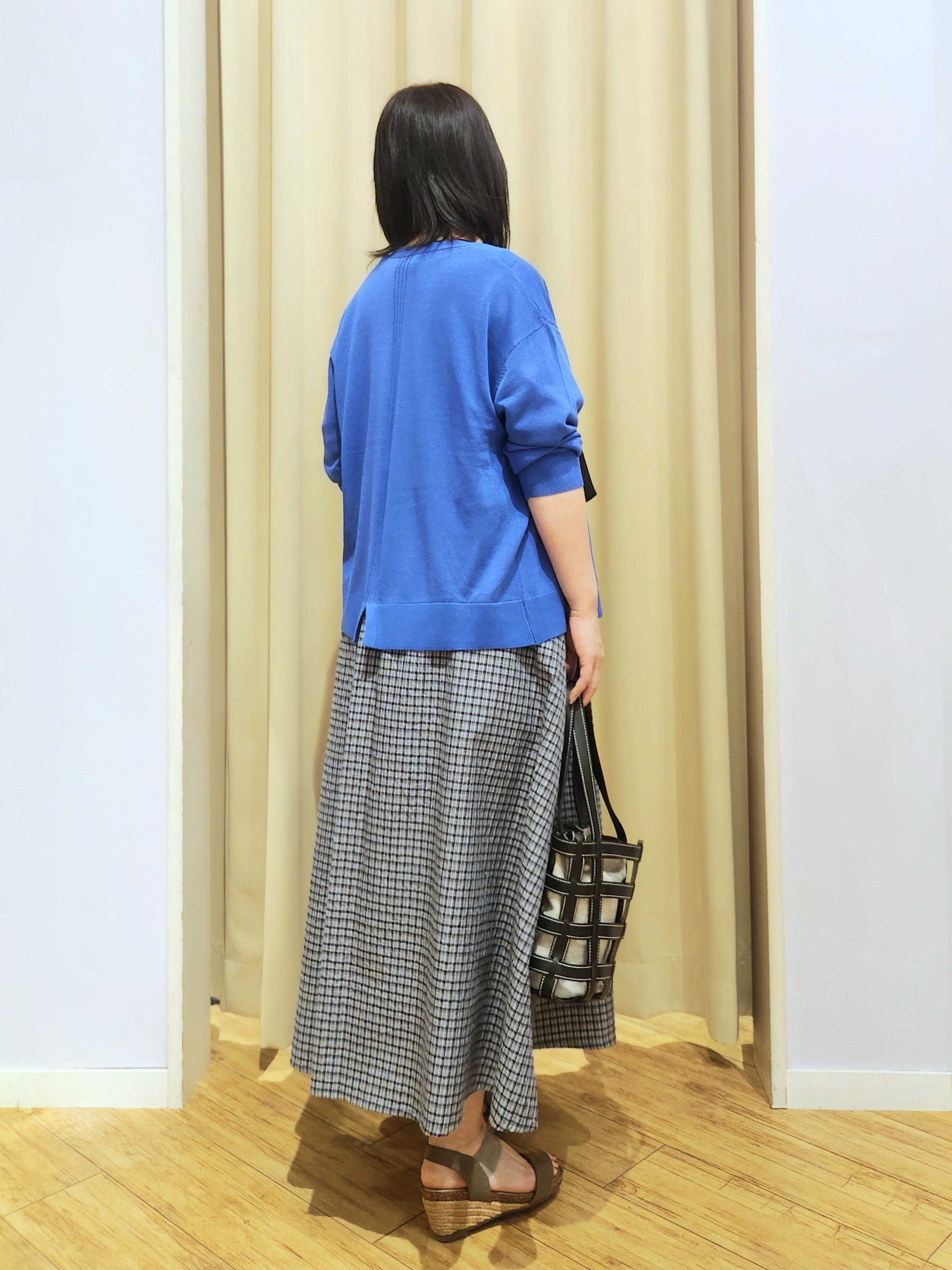 くまさんの「SHOO･LA･RUE｜【ひんやり/洗濯機可/S-LL】オンにもオフにも マルチに使えるボタンレスカーディガン」を使ったコーディネート