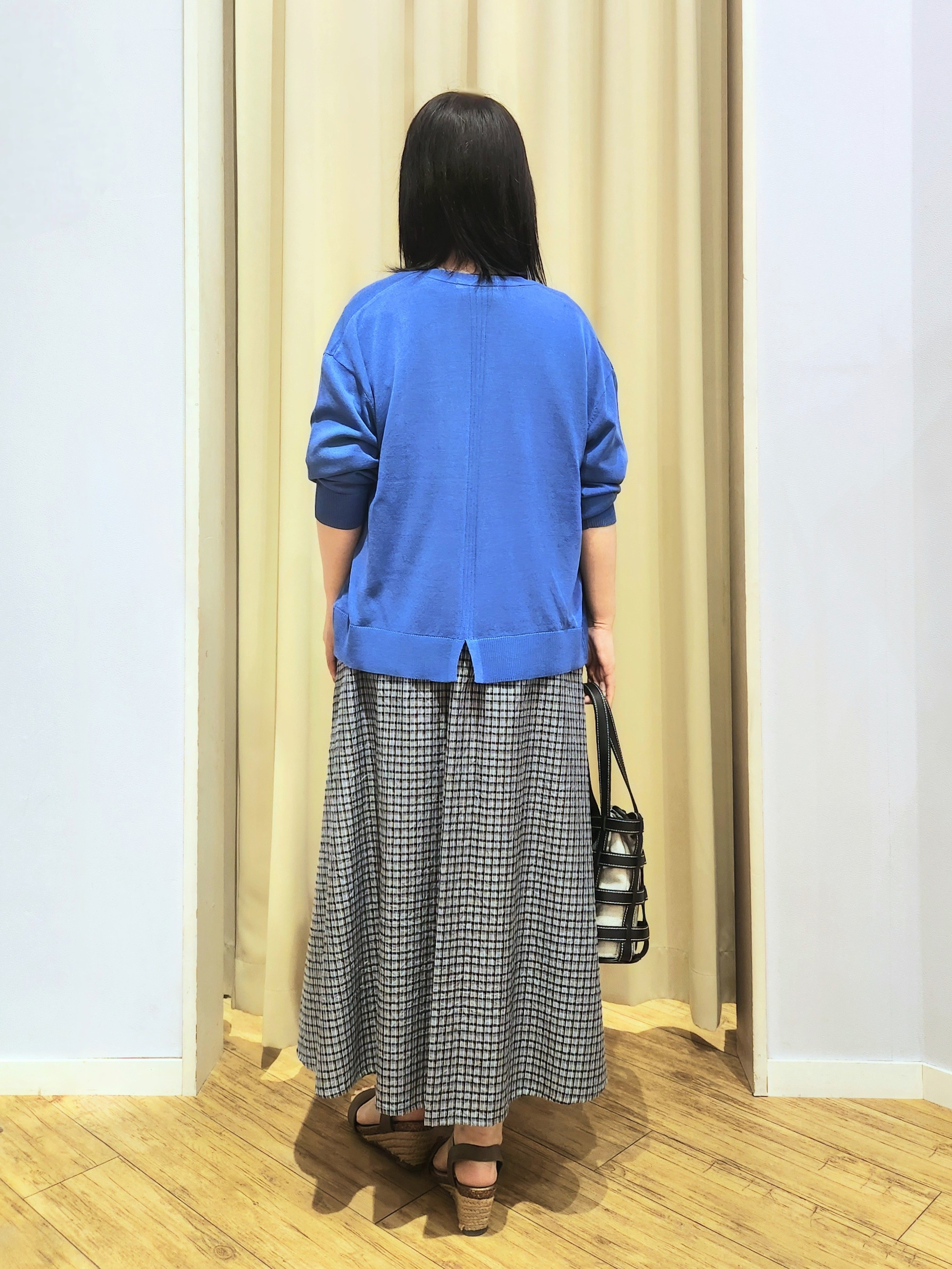 くまさんの「SHOO･LA･RUE｜【ひんやり/洗濯機可/S-LL】オンにもオフにも マルチに使えるボタンレスカーディガン」を使ったコーディネート