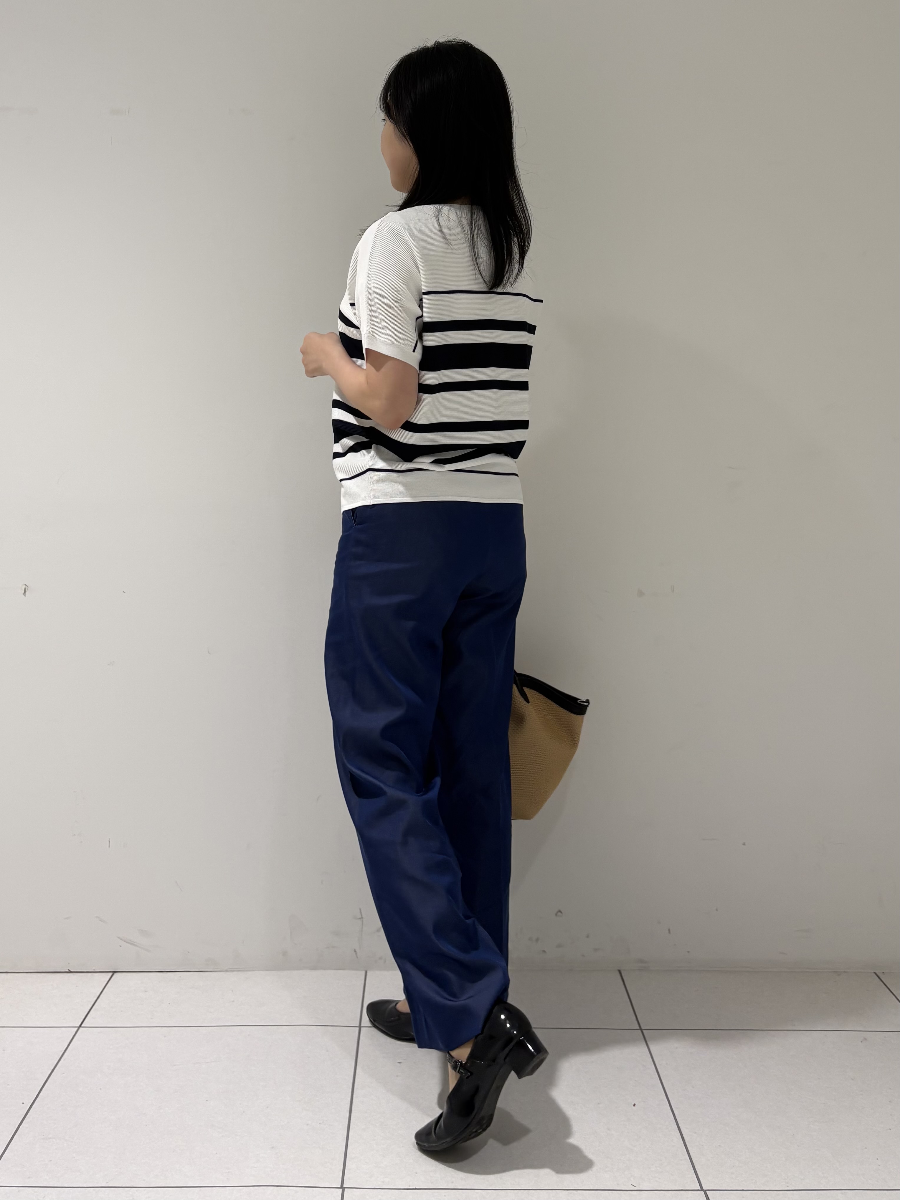 momokoさんの「INDIVI｜【洗える】ガーター編みVネックニットT」を使ったコーディネート