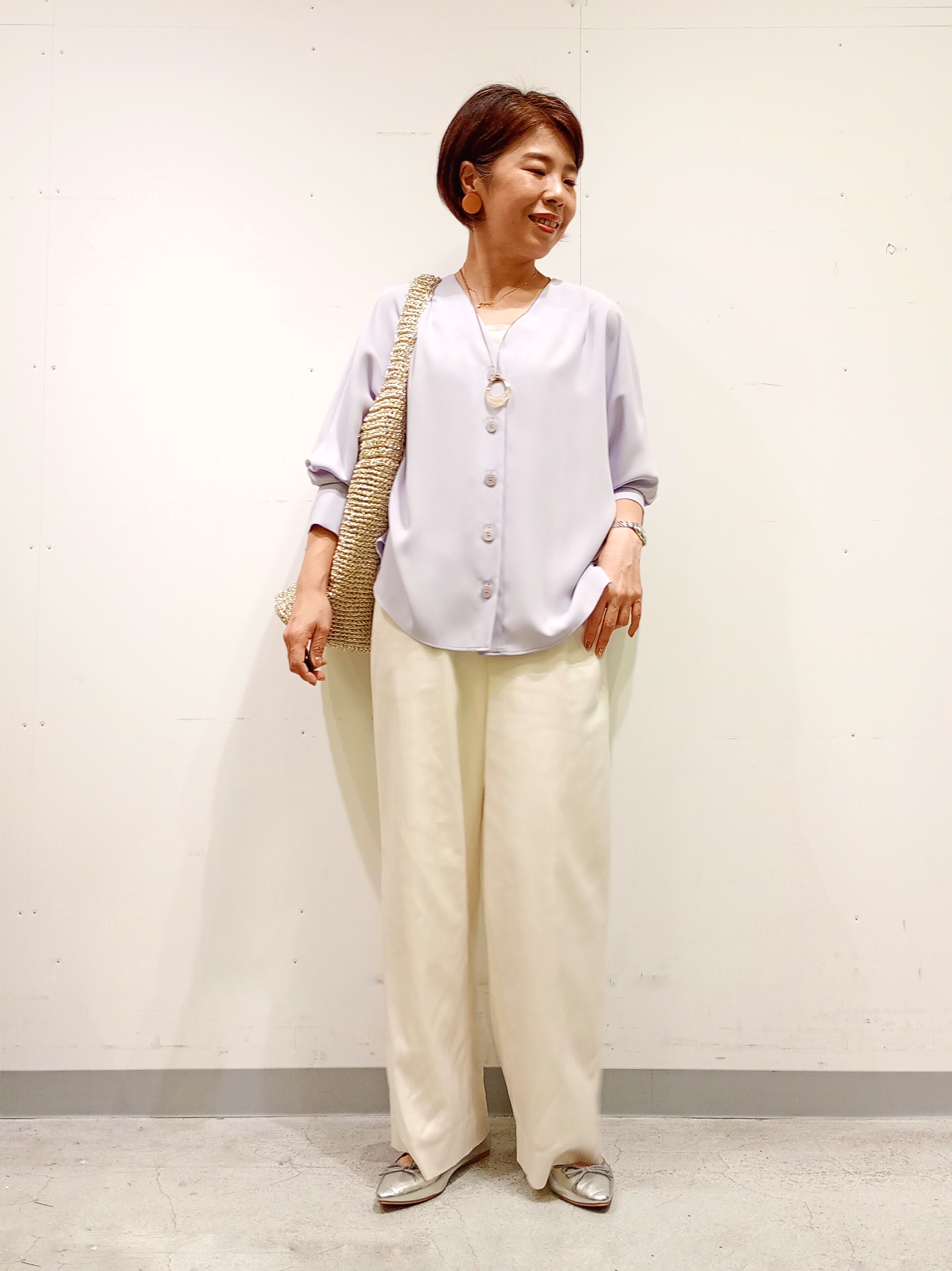 Kさんの「INDIVI｜【洗える／UVケア／マットサテン】Vネックドルマンスリーブブラウス」を使ったコーディネート
