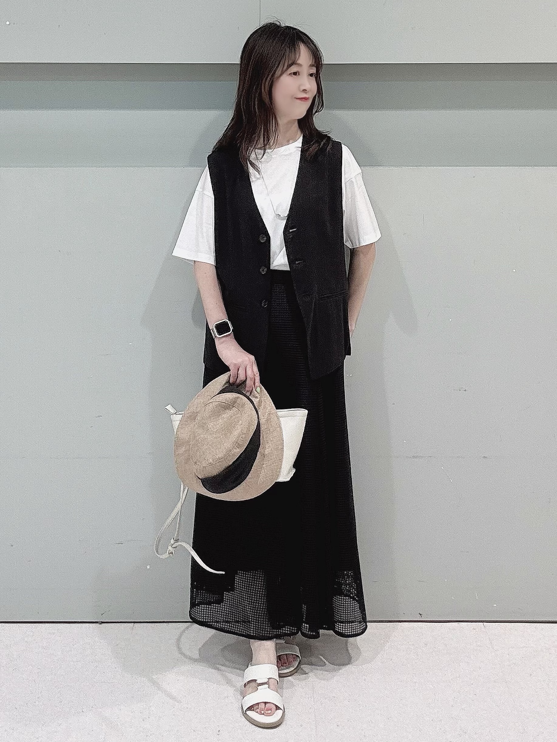 makiさんの「UNTITLED｜【セットアップ可/接触冷感/通気性】ドライシアーVネックジレ」を使ったコーディネート