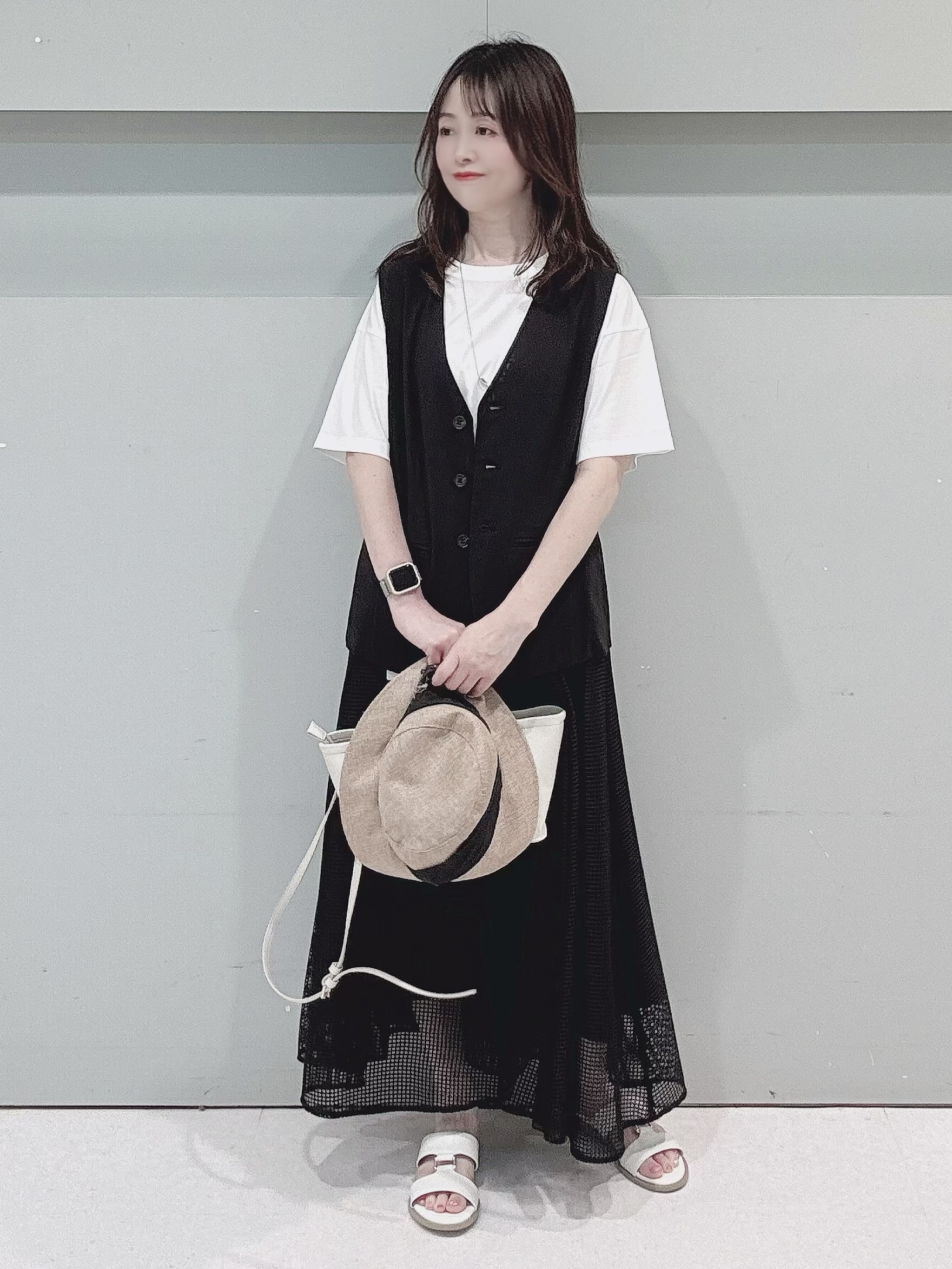 makiさんの「UNTITLED｜【セットアップ可/接触冷感/通気性】ドライシアーVネックジレ」を使ったコーディネート