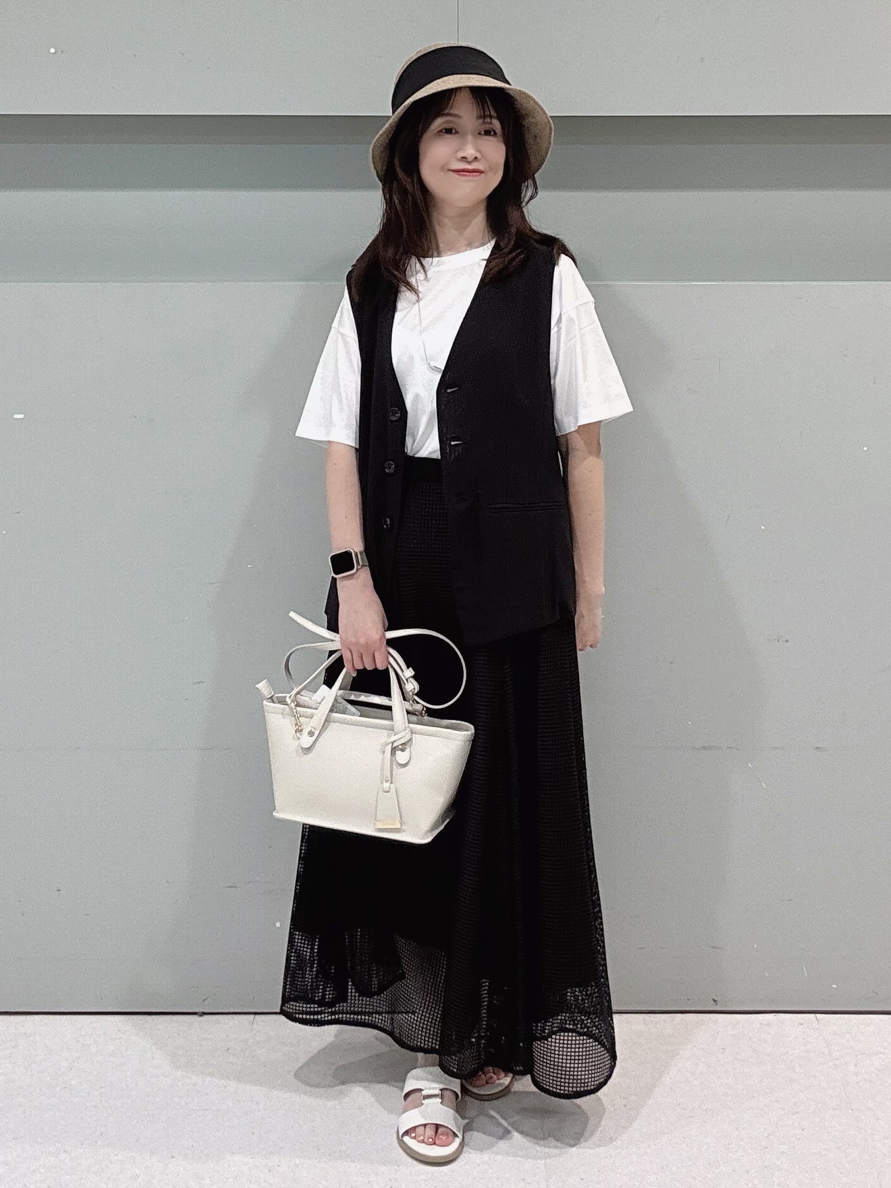 makiさんの「UNTITLED｜【セットアップ可/接触冷感/通気性】ドライシアーVネックジレ」を使ったコーディネート