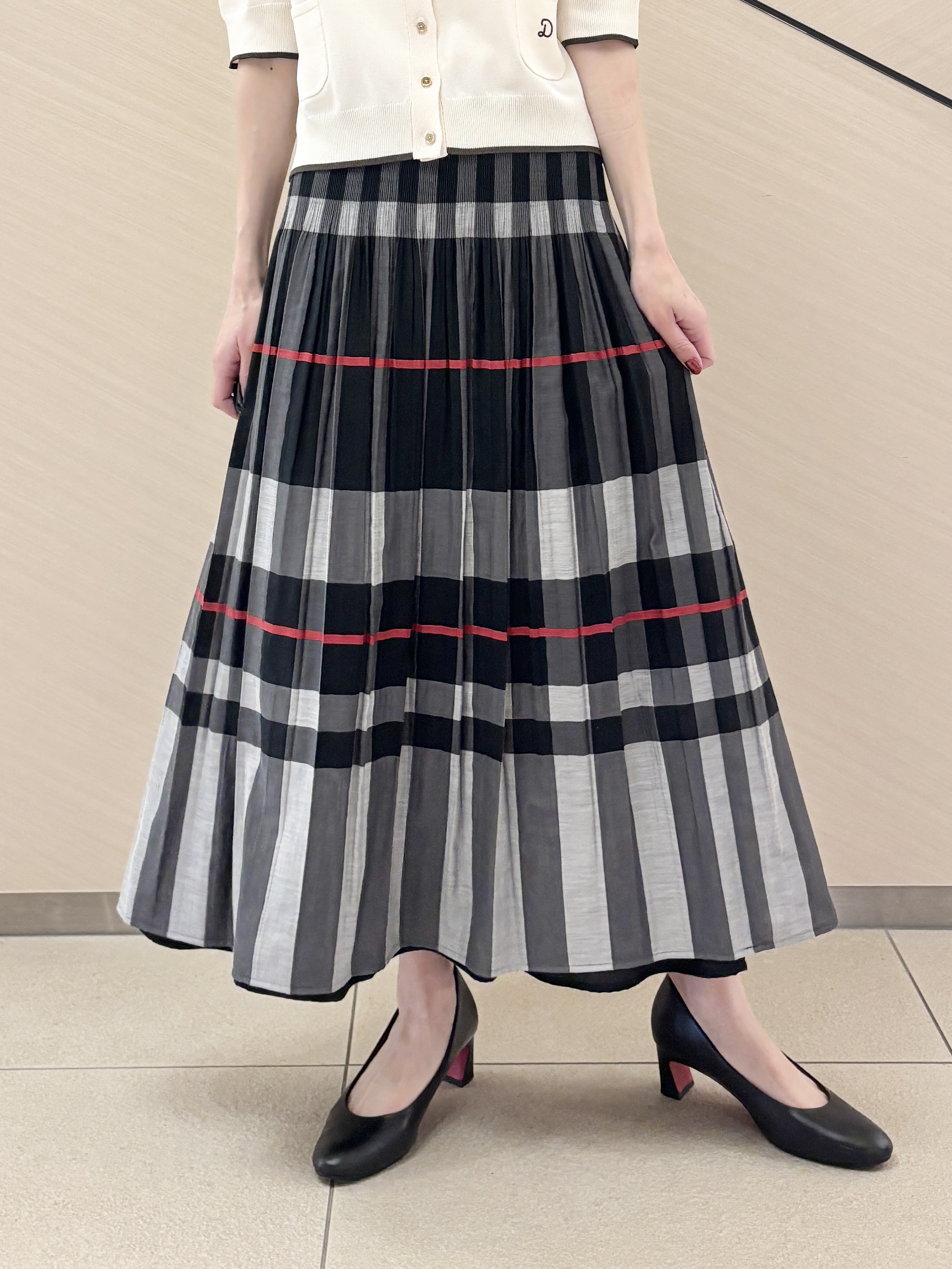 清水夏姫さんの「DRESSTERIOR｜【2WAY】リバーシブルプリーツスカート」を使ったコーディネート
