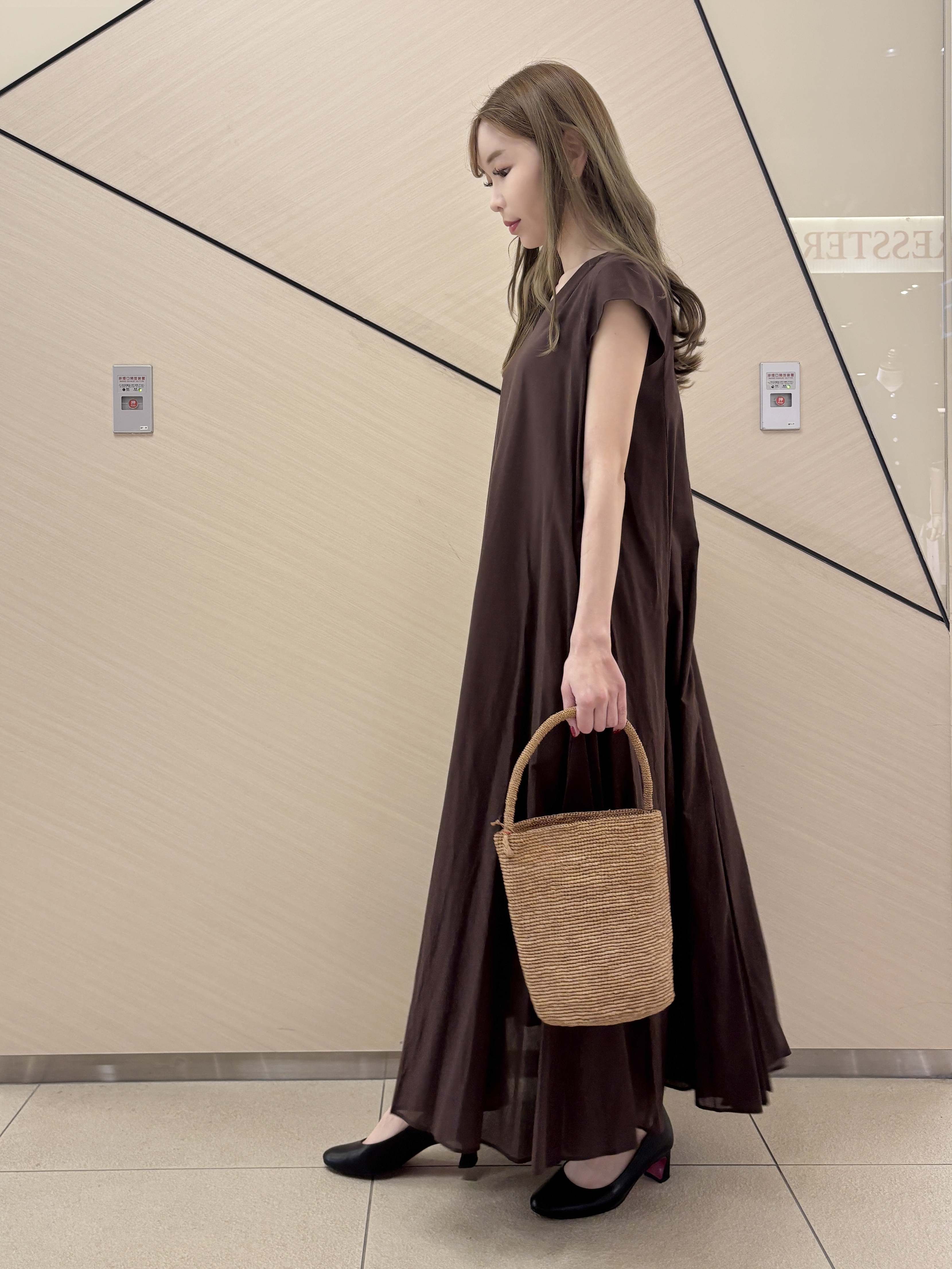清水夏姫さんの「DRESSTERIOR｜【きれいめ/ウォッシャブル】コットンローンフレンチスリーブワンピ」を使ったコーディネート
