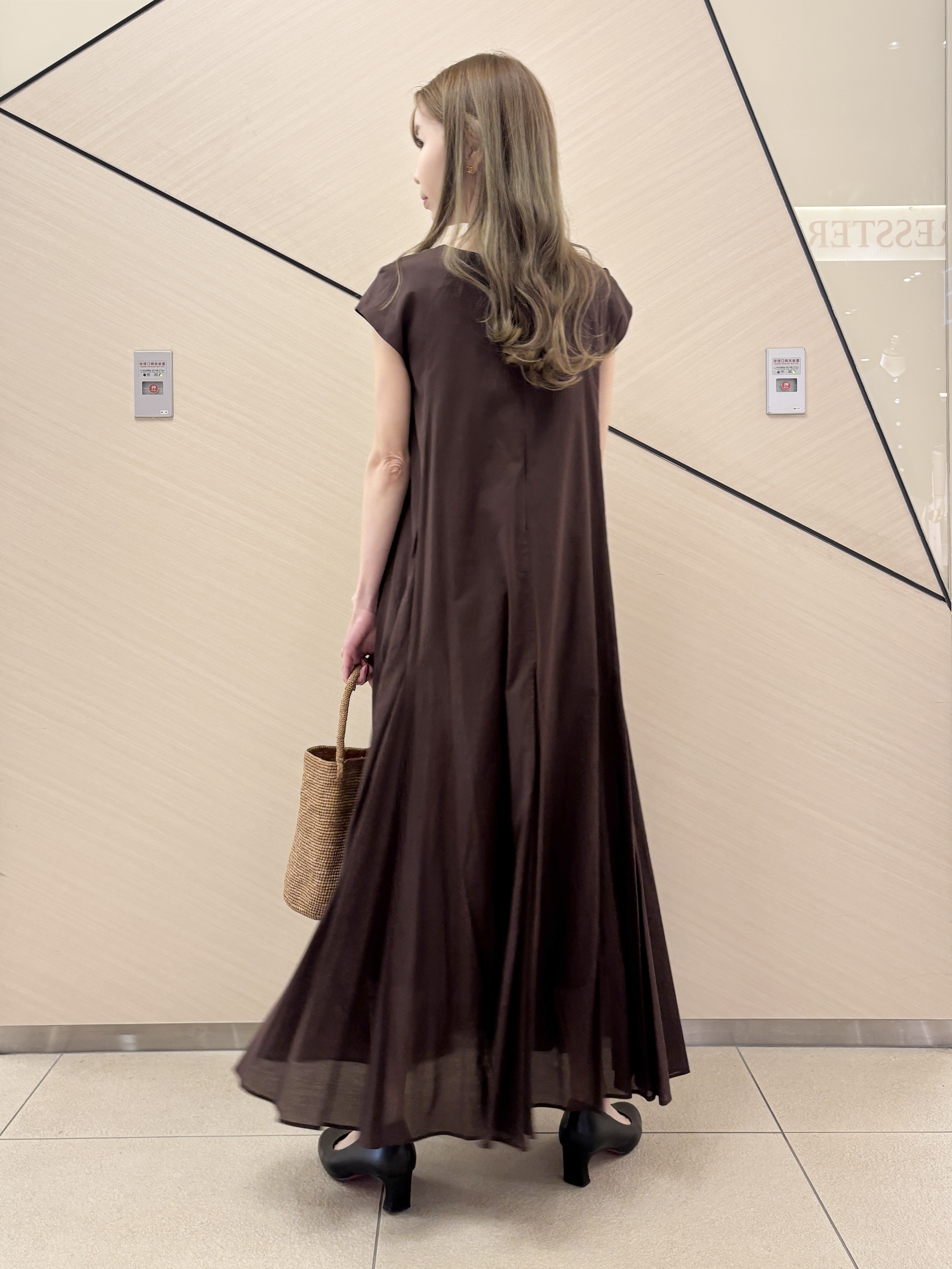 清水夏姫さんの「DRESSTERIOR｜【きれいめ/ウォッシャブル】コットンローンフレンチスリーブワンピ」を使ったコーディネート