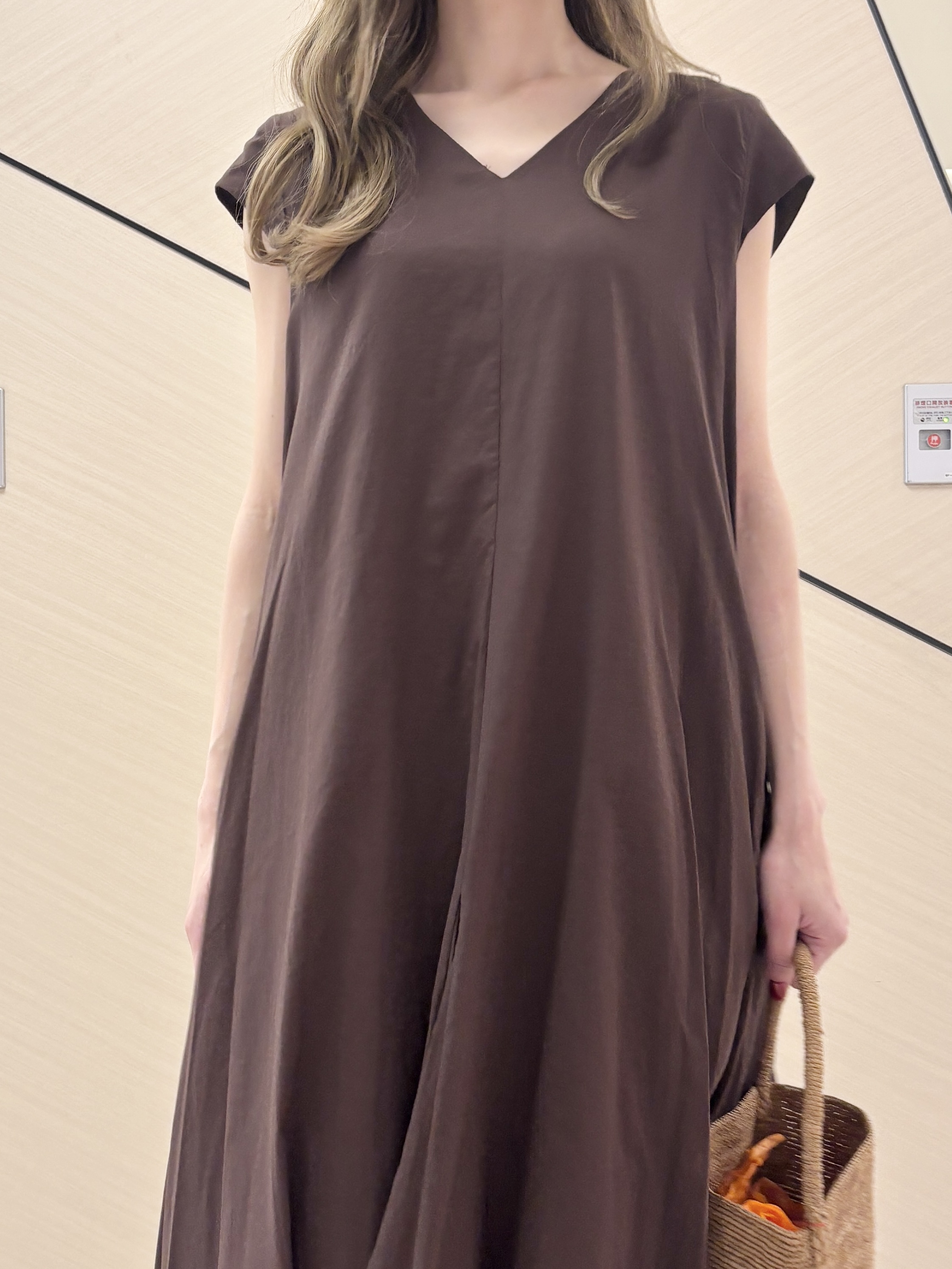 清水夏姫さんの「DRESSTERIOR｜【きれいめ/ウォッシャブル】コットンローンフレンチスリーブワンピ」を使ったコーディネート