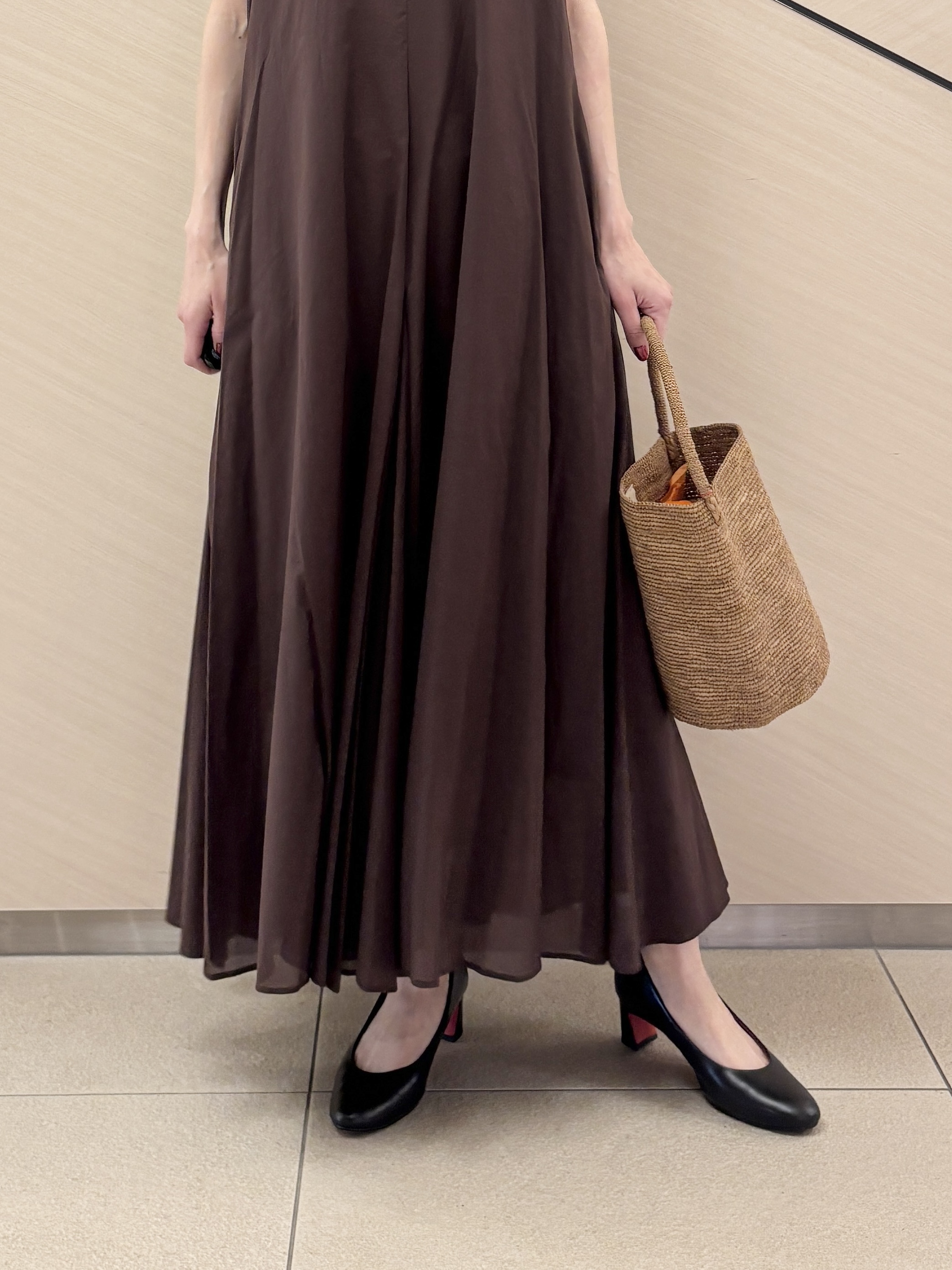 清水夏姫さんの「DRESSTERIOR｜【きれいめ/ウォッシャブル】コットンローンフレンチスリーブワンピ」を使ったコーディネート