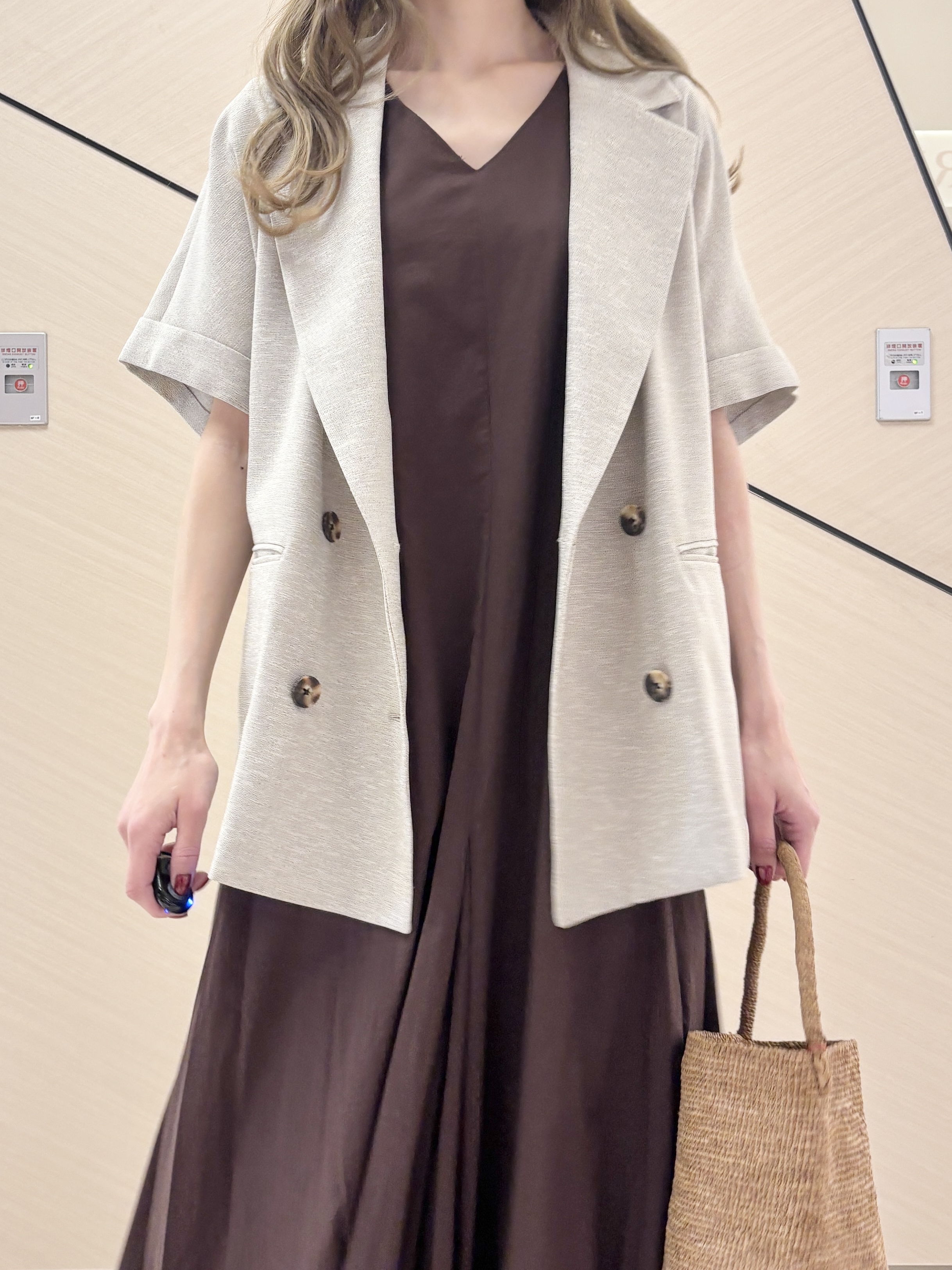 清水夏姫さんの「DRESSTERIOR｜【きれいめ/ウォッシャブル】コットンローンフレンチスリーブワンピ」を使ったコーディネート