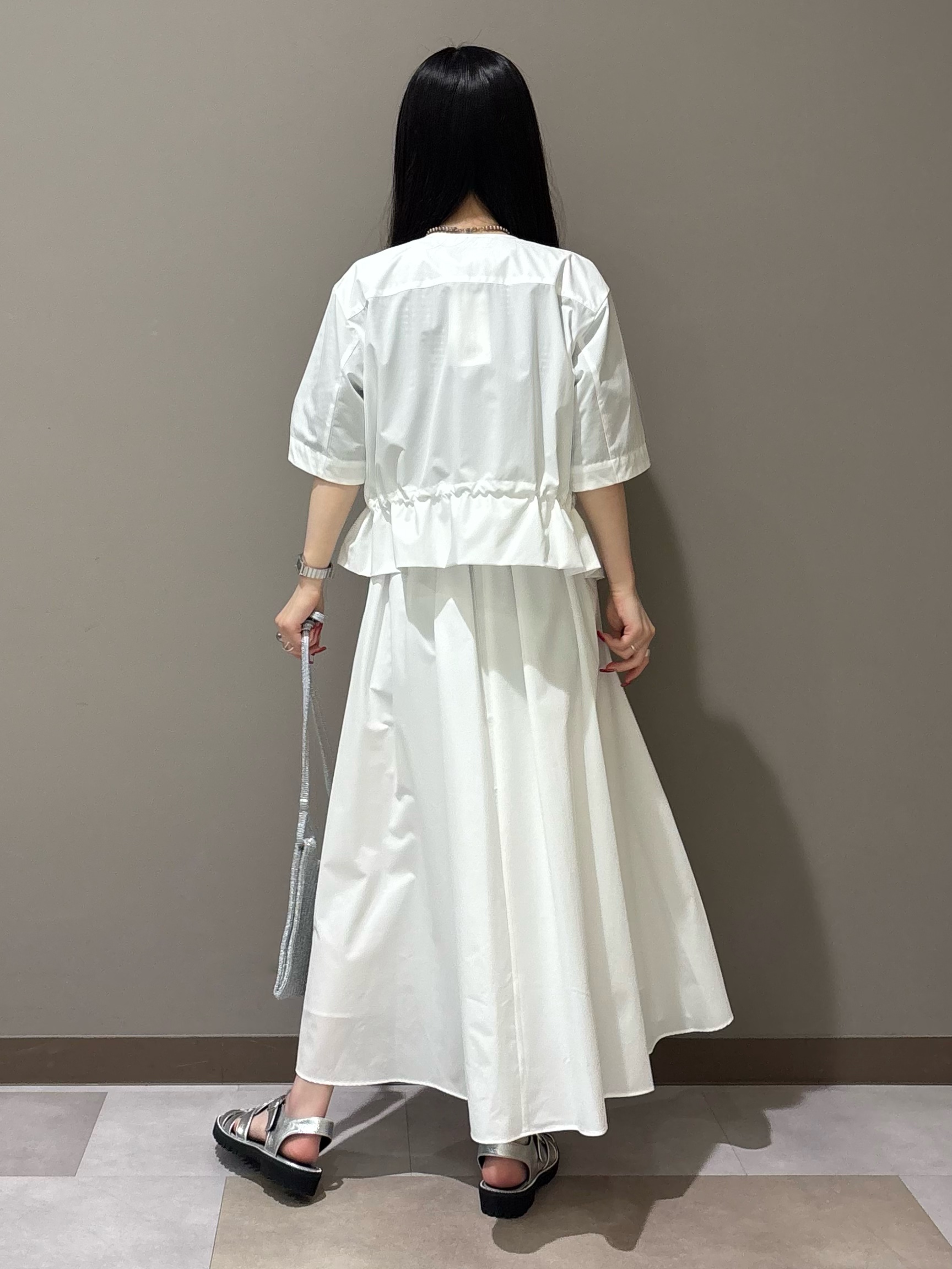 KEIKOさんの「INDIVI｜【撥水／UVケア／SETUP可能】軽量5分袖ライトブルゾン」を使ったコーディネート