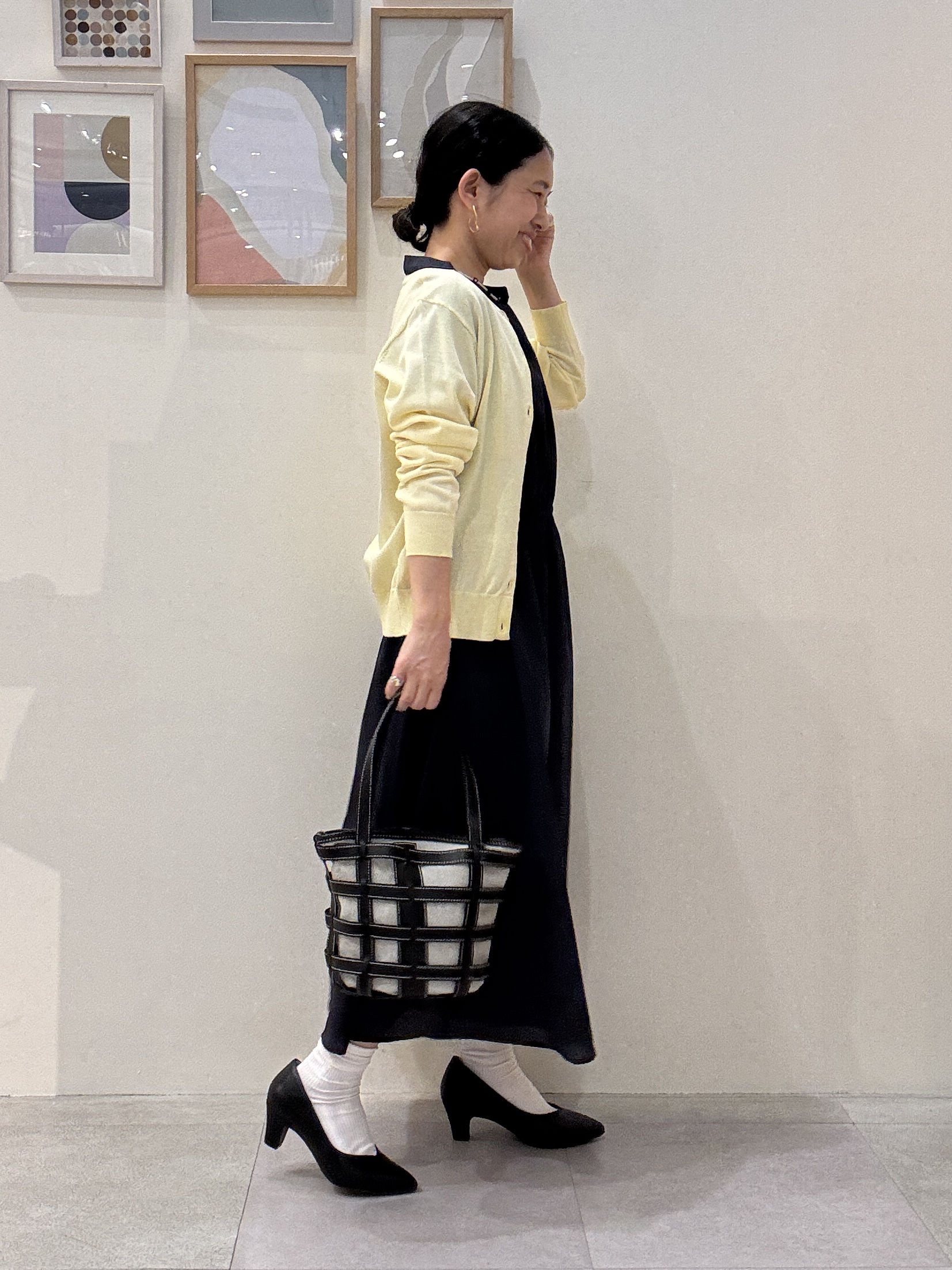 たけぴさんの「SHOO･LA･RUE｜【洗濯機可/UV/アンチピリング/S-LL】いろいろボタンが華やか クルーネックカーディガン」を使ったコーディネート