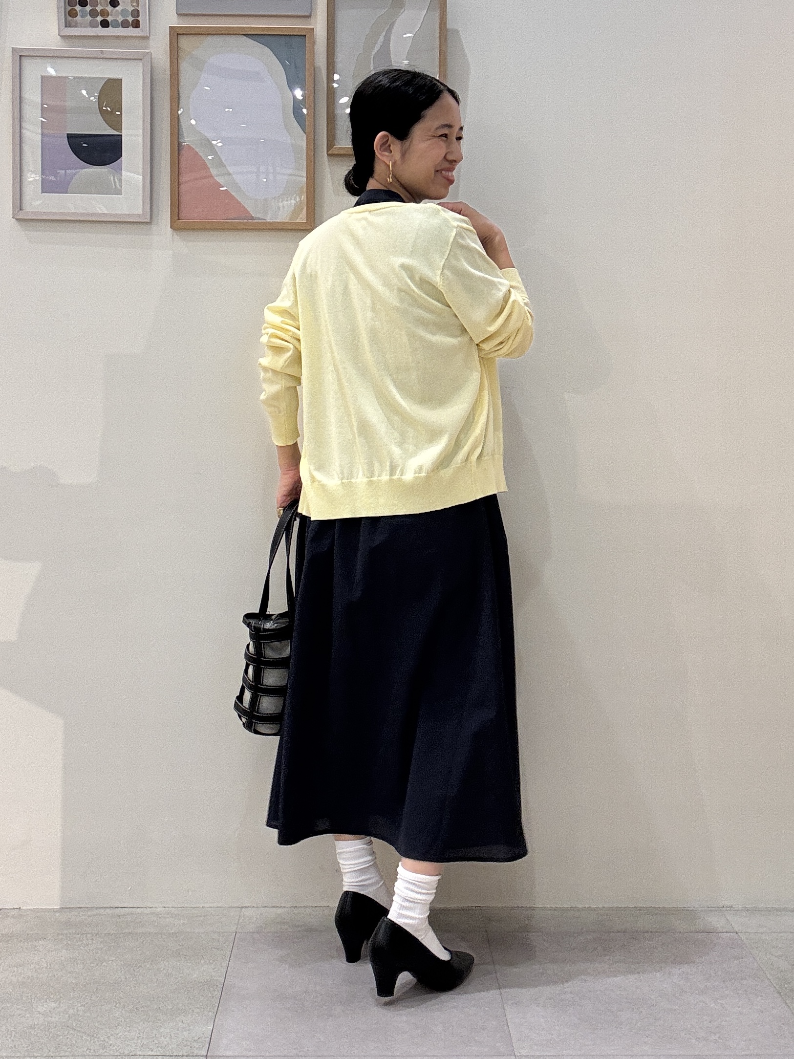 たけぴさんの「SHOO･LA･RUE｜【洗濯機可/UV/アンチピリング/S-LL】いろいろボタンが華やか クルーネックカーディガン」を使ったコーディネート